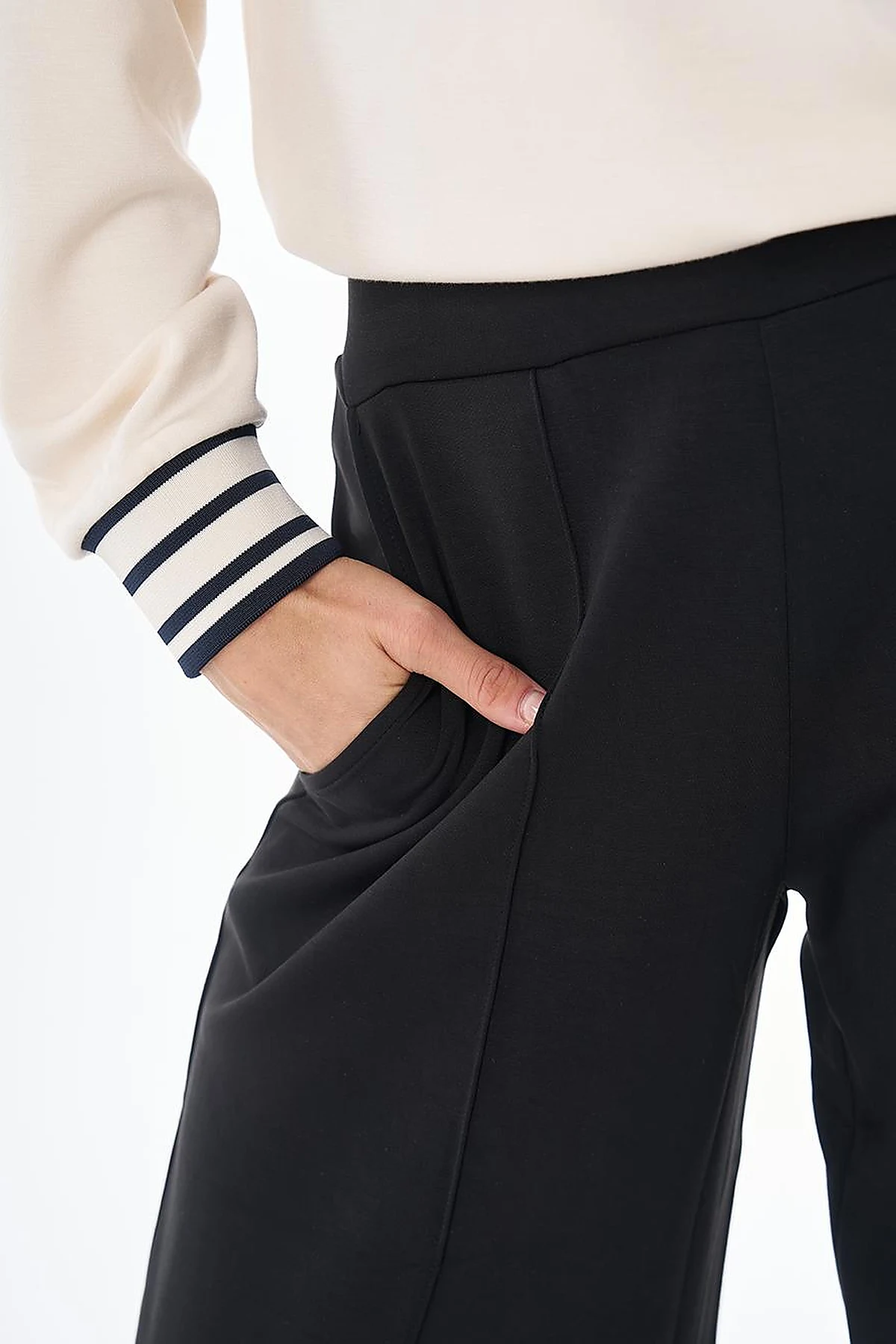 Topstitched Relaxed-Fit Pants – Black