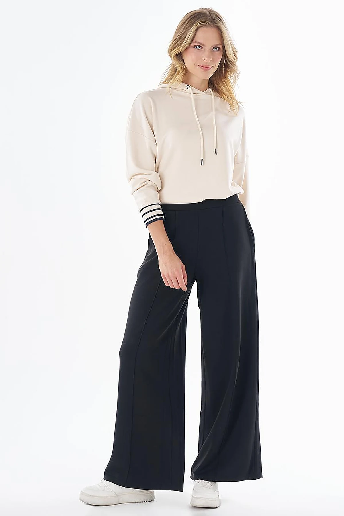 Topstitched Relaxed-Fit Pants – Black