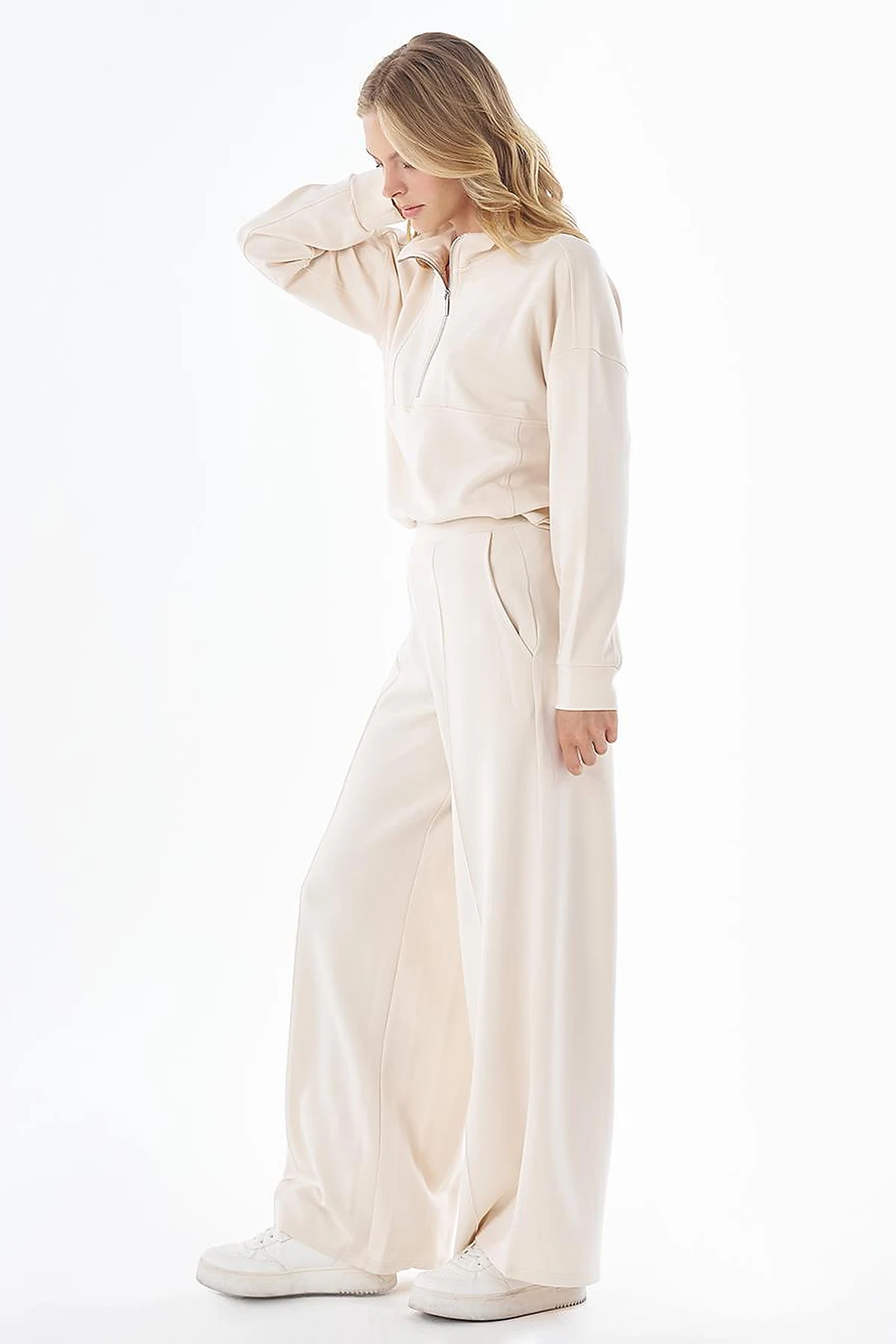 Topstitched Relaxed-Fit Pants – Cream