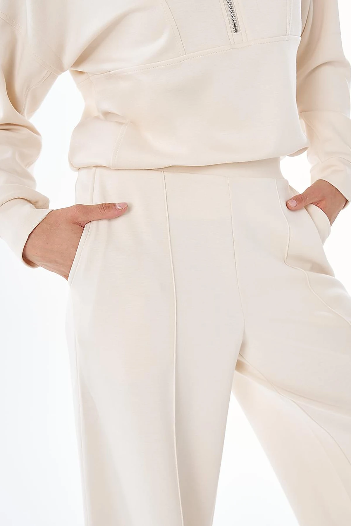 Topstitched Relaxed-Fit Pants – Cream