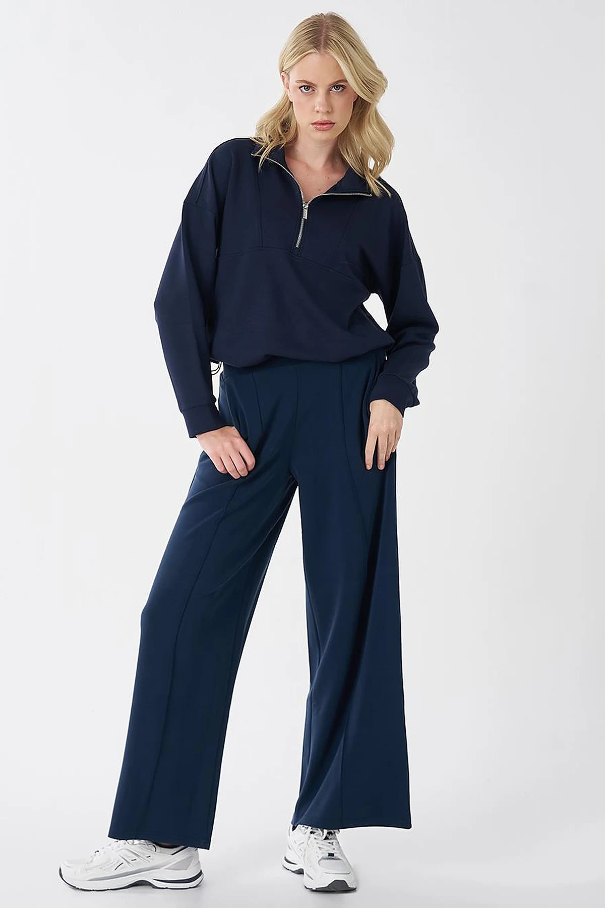 Topstitched Relaxed-Fit Pants – Navy