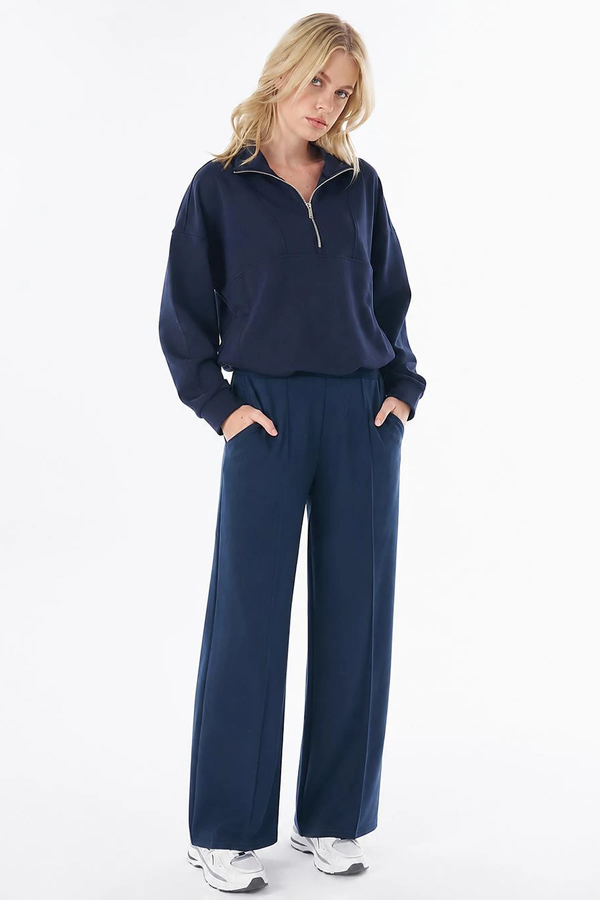 Topstitched Relaxed-Fit Pants – Navy