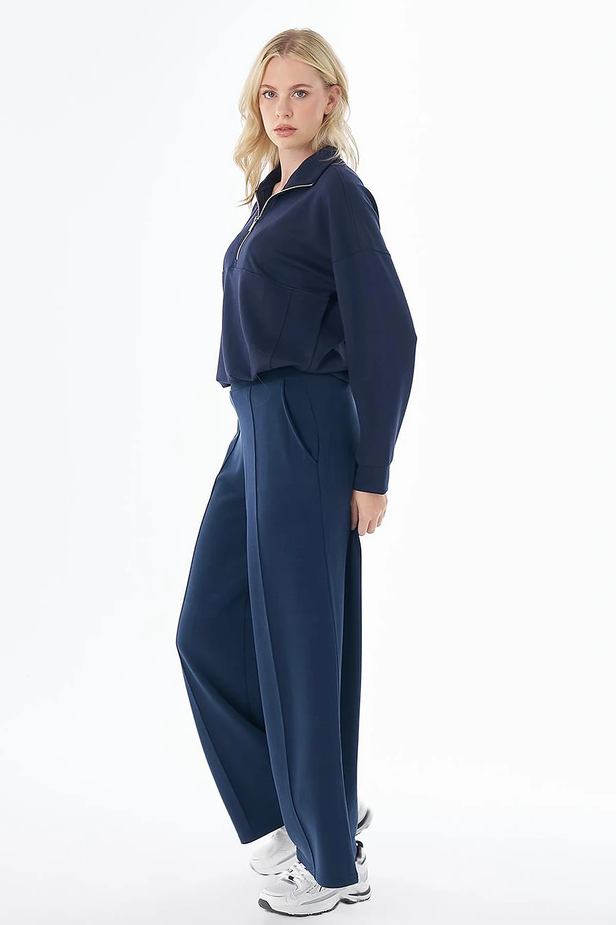 Topstitched Relaxed-Fit Pants – Navy