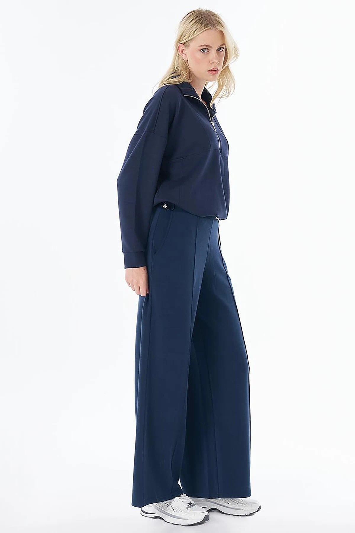 Topstitched Relaxed-Fit Pants – Navy