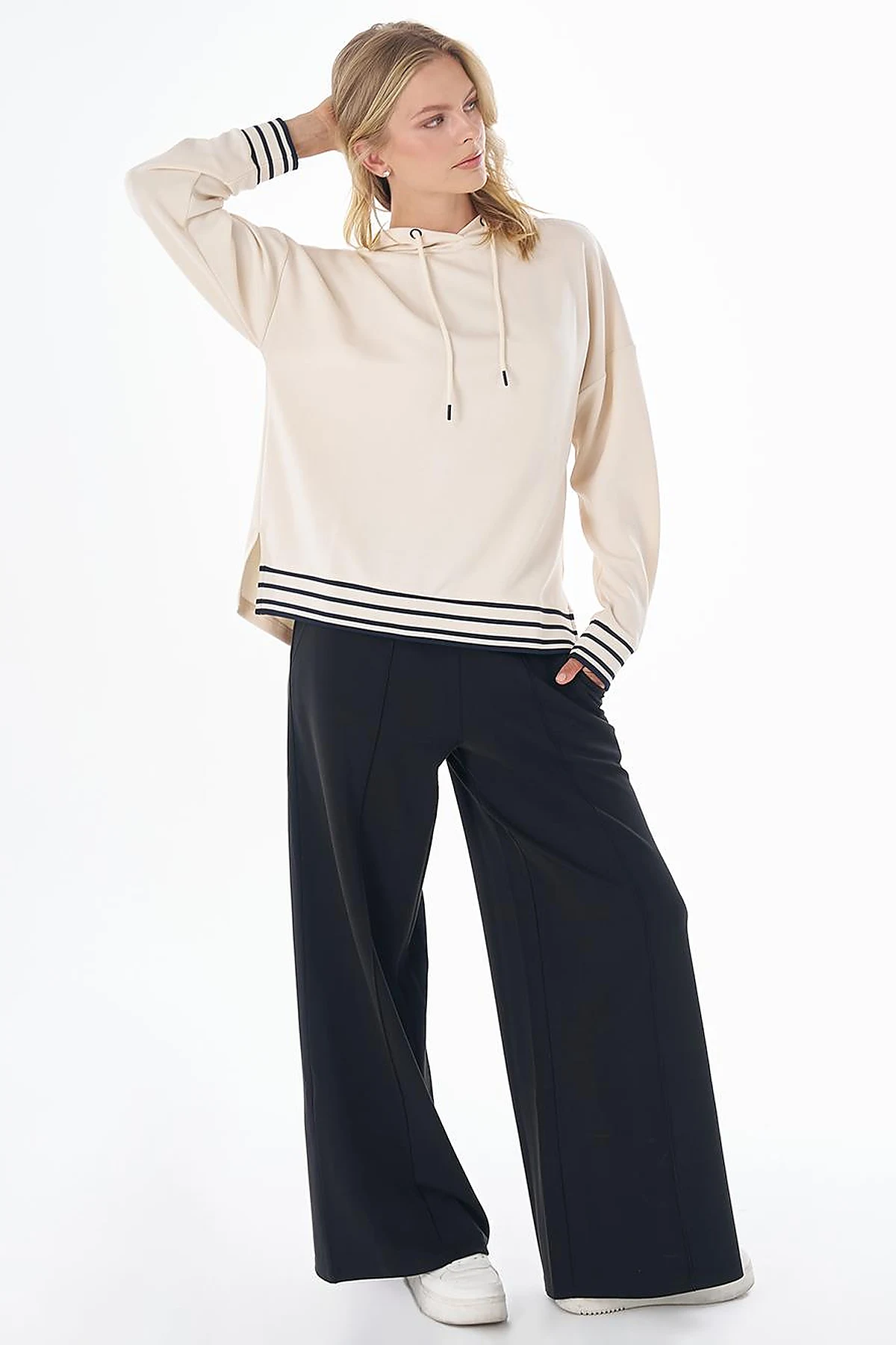 Kontrast Detaylı Sweatshirt Krem
