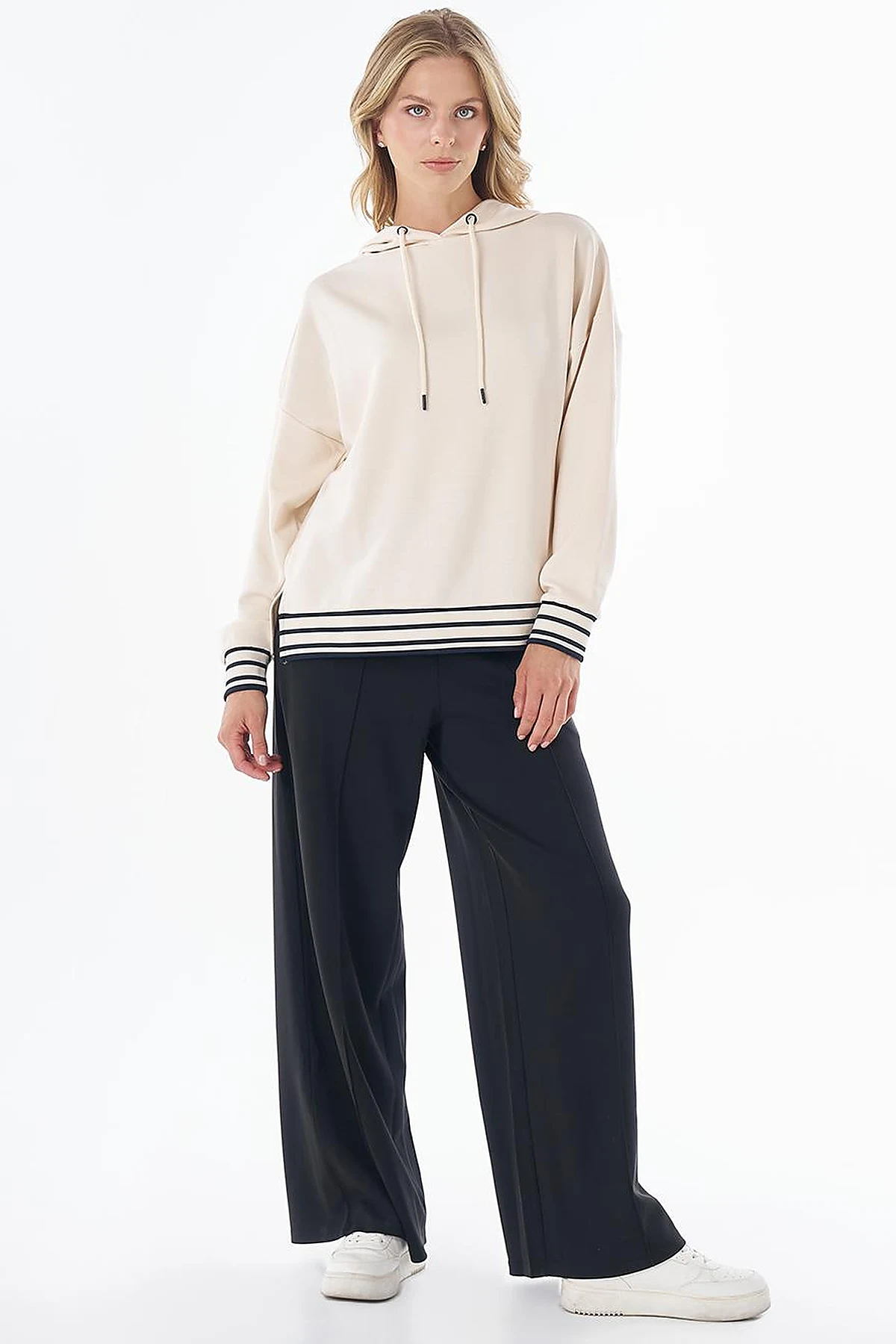 Kontrast Detaylı Sweatshirt Krem