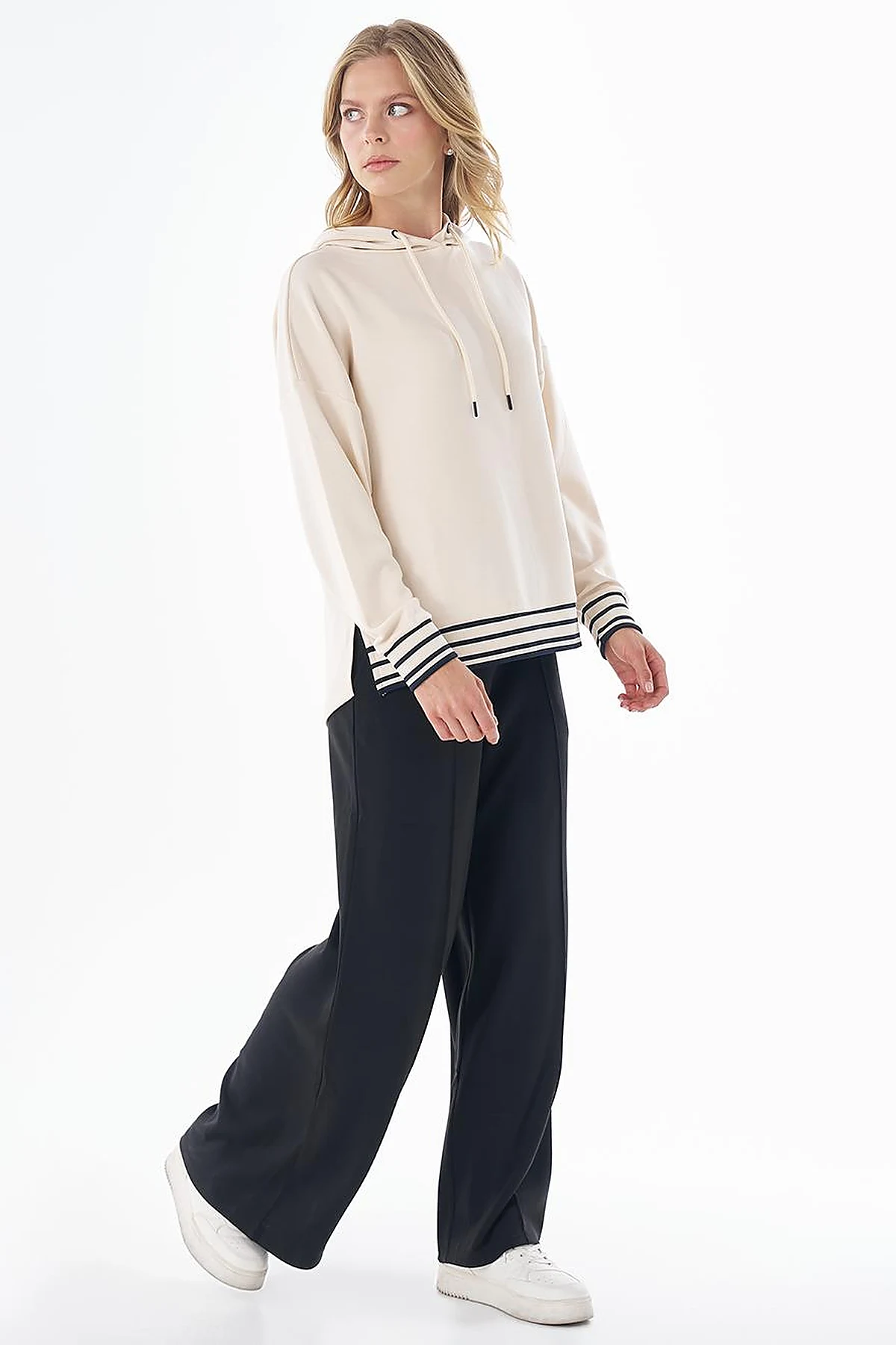 Kontrast Detaylı Sweatshirt Krem