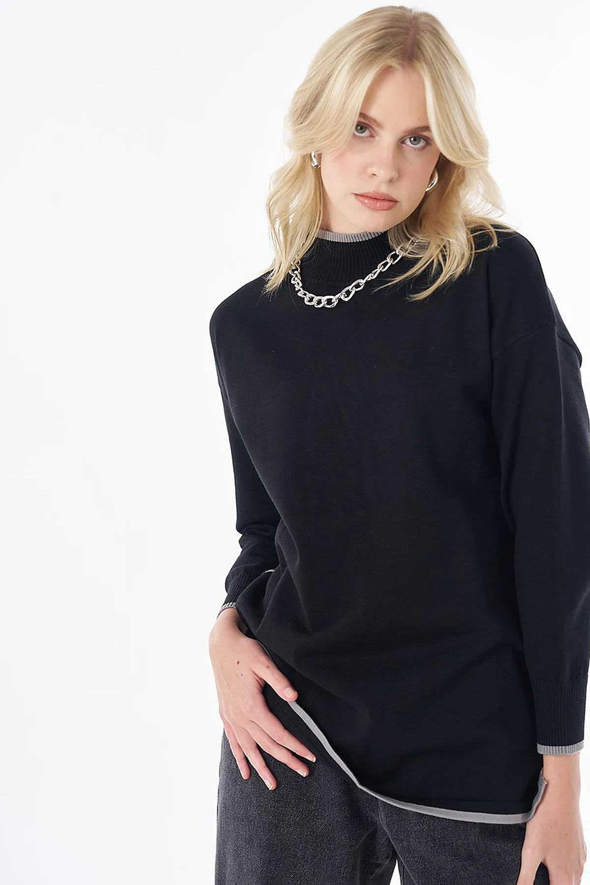 Contrast Color Knit Sweater - Black