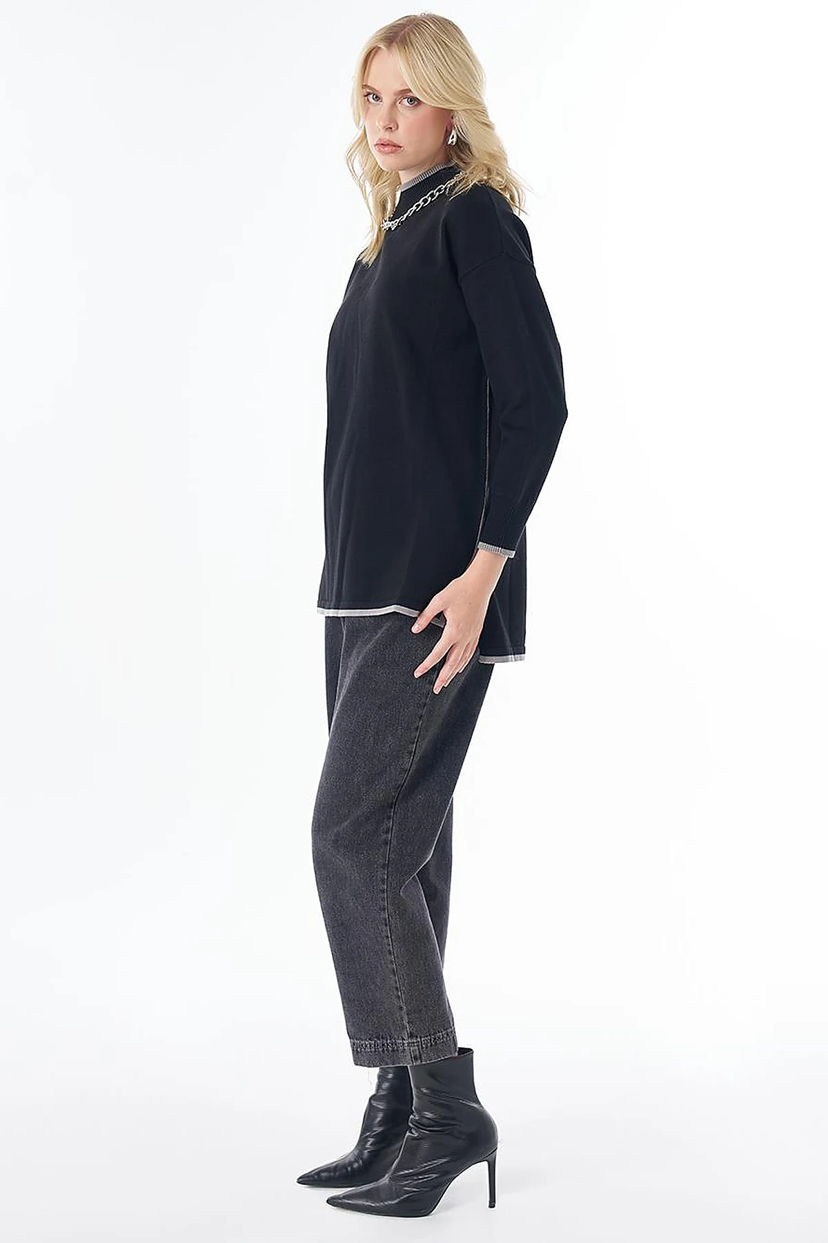 Contrast Color Knit Sweater - Black