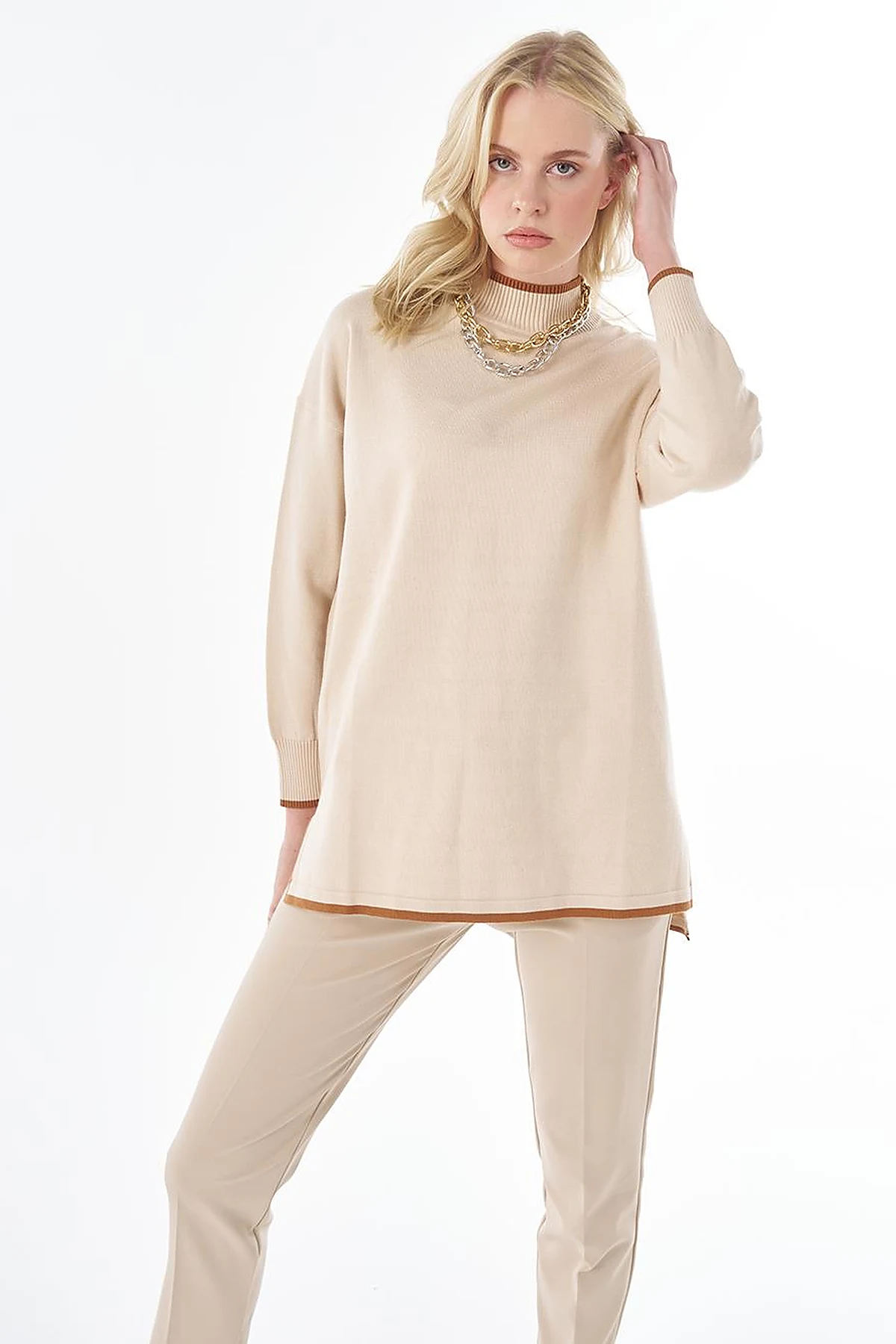 Contrast Color Knit Sweater - Cream