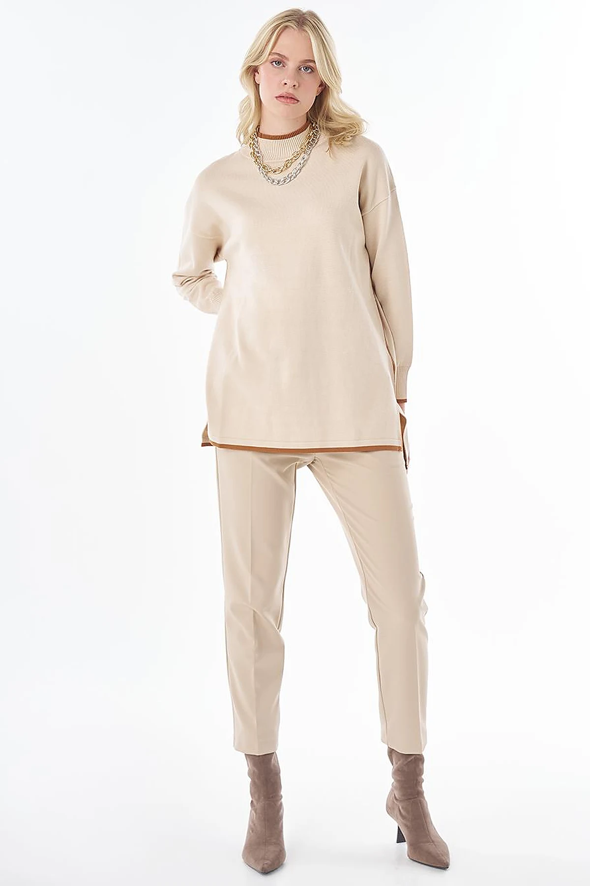 Contrast Color Knit Sweater - Cream