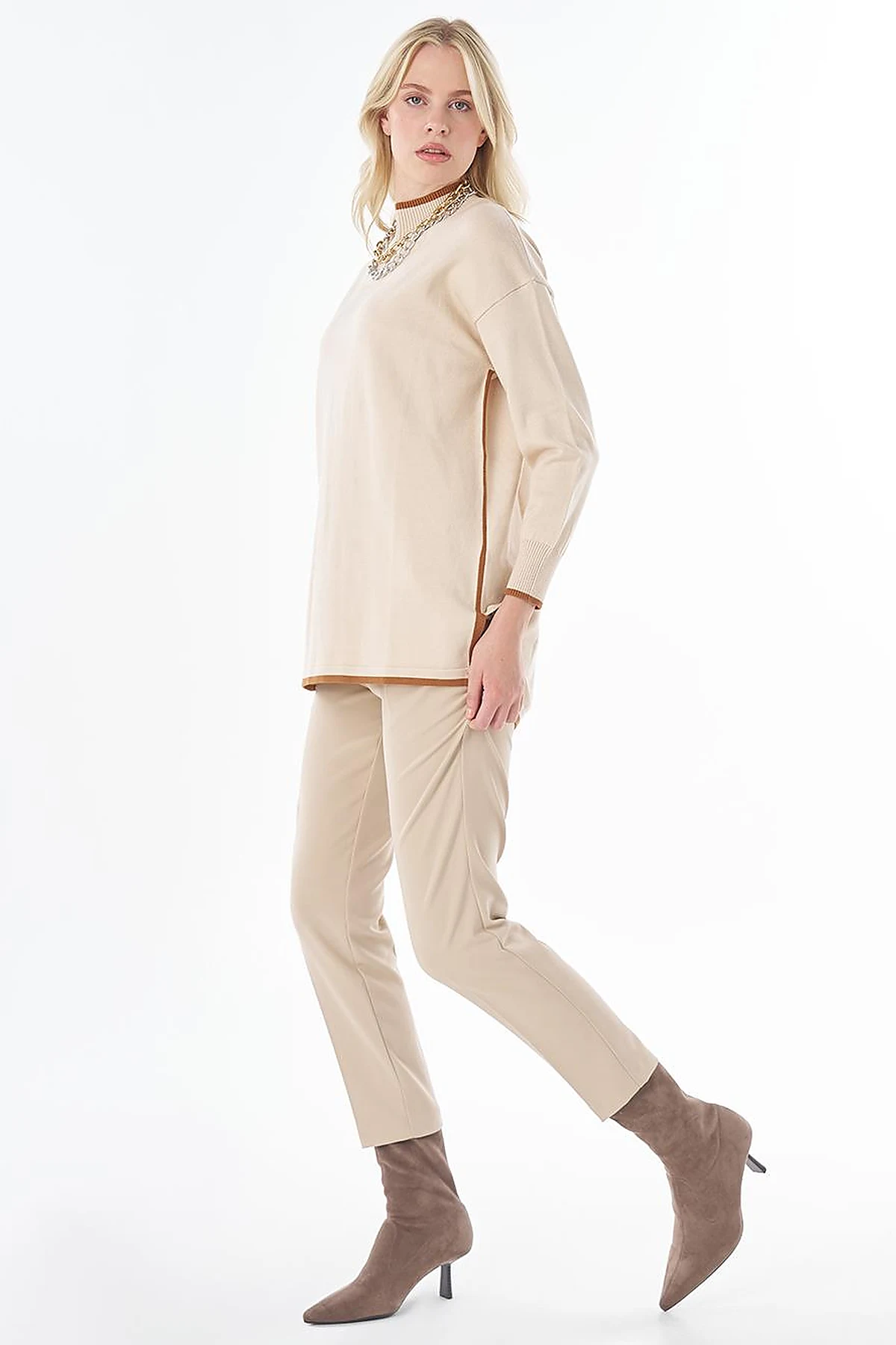 Contrast Color Knit Sweater - Cream