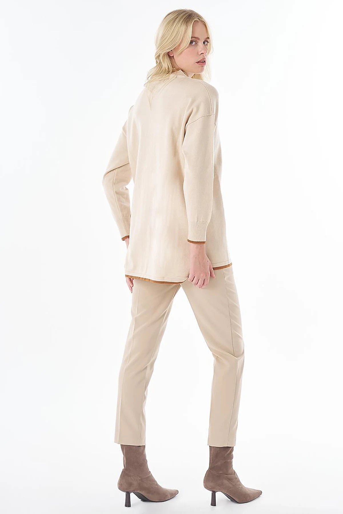 Contrast Color Knit Sweater - Cream