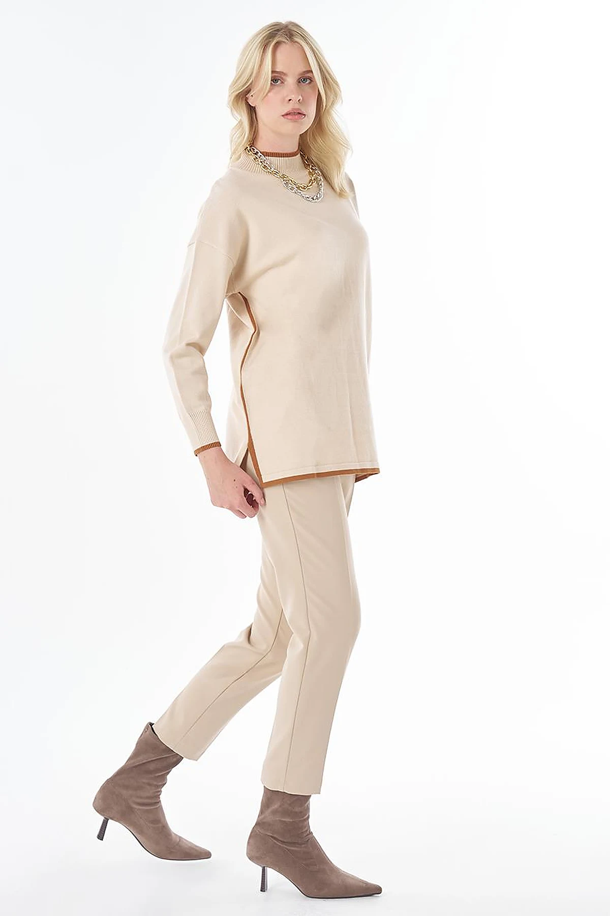 Contrast Color Knit Sweater - Cream