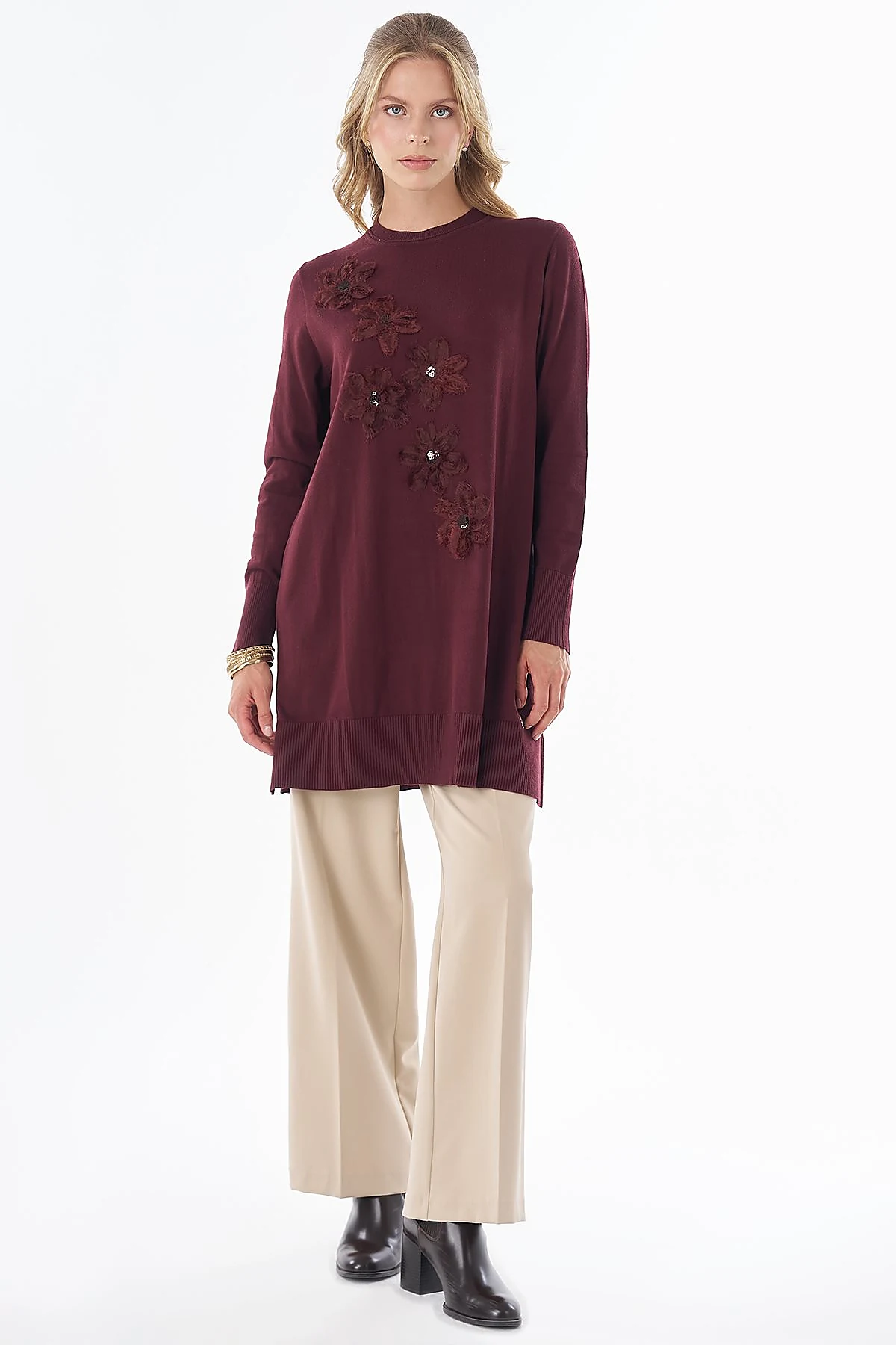 Crew Neck Appliqué Knit Tunic Burgundy