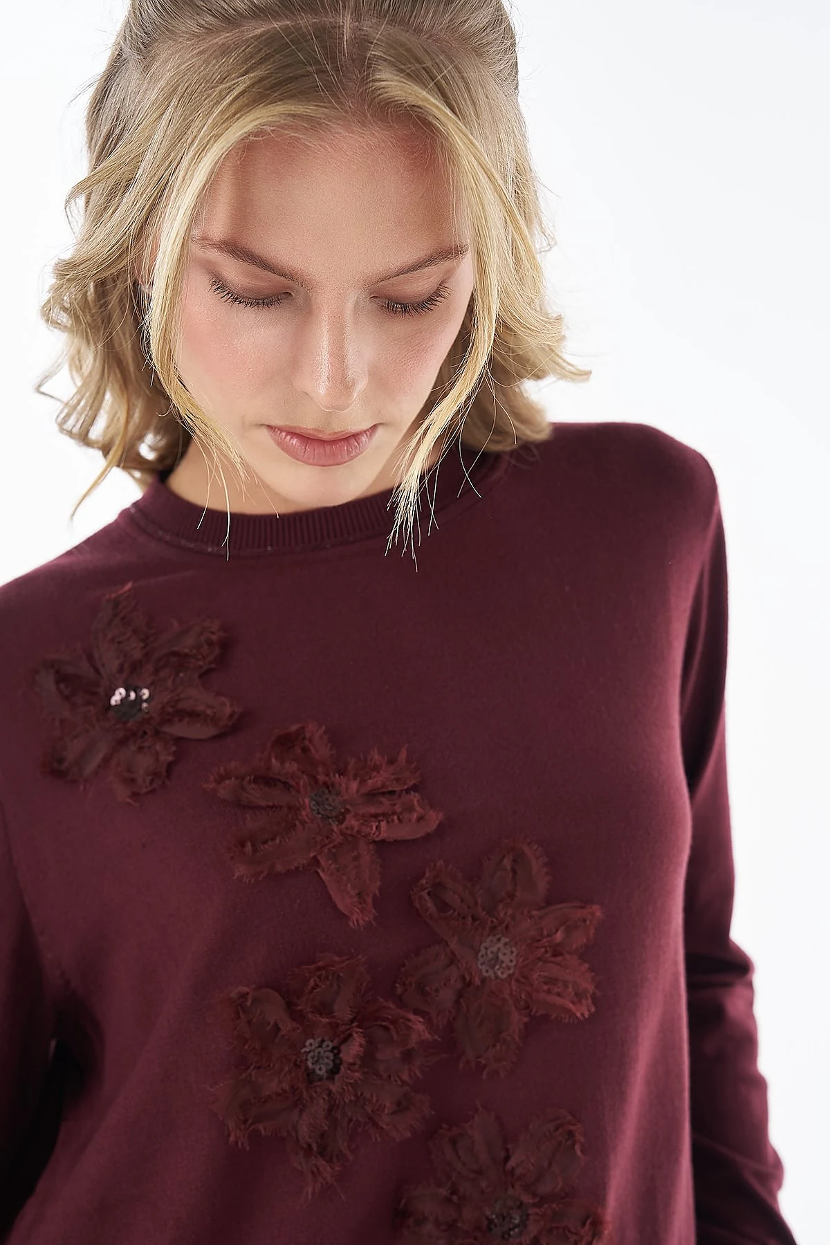 Crew Neck Appliqué Knit Tunic Burgundy