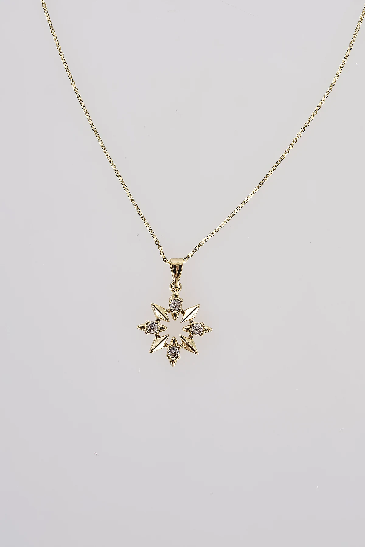 Minimal Star Necklace Gold