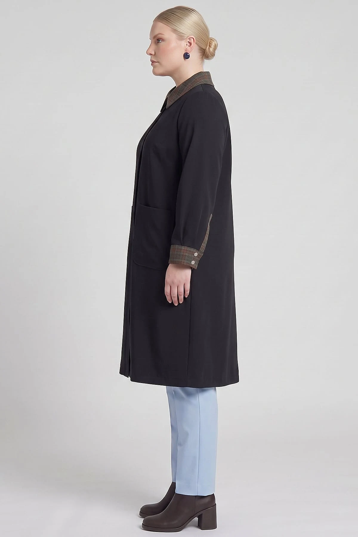 Contrast Trimmed Sports Stitch Detail Cape Black