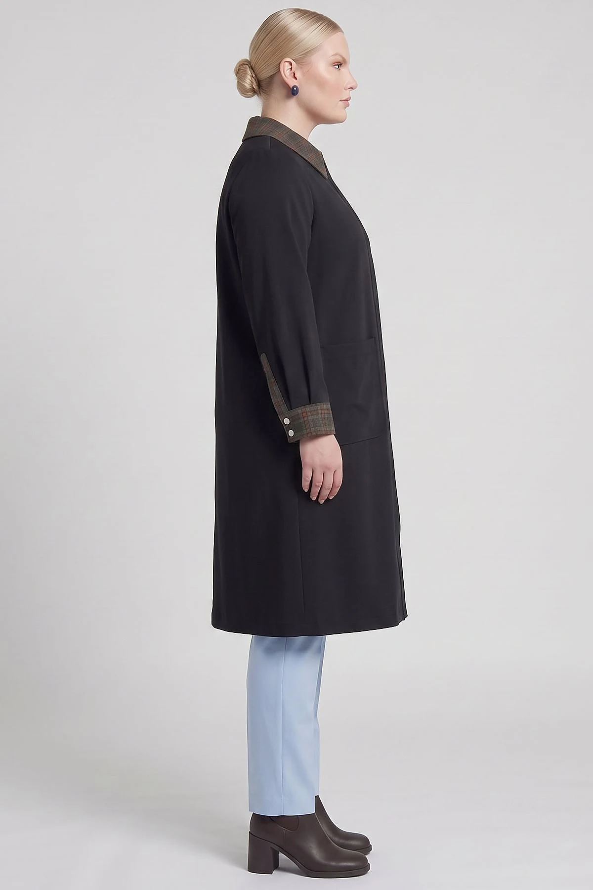 Contrast Trimmed Sports Stitch Detail Cape Black