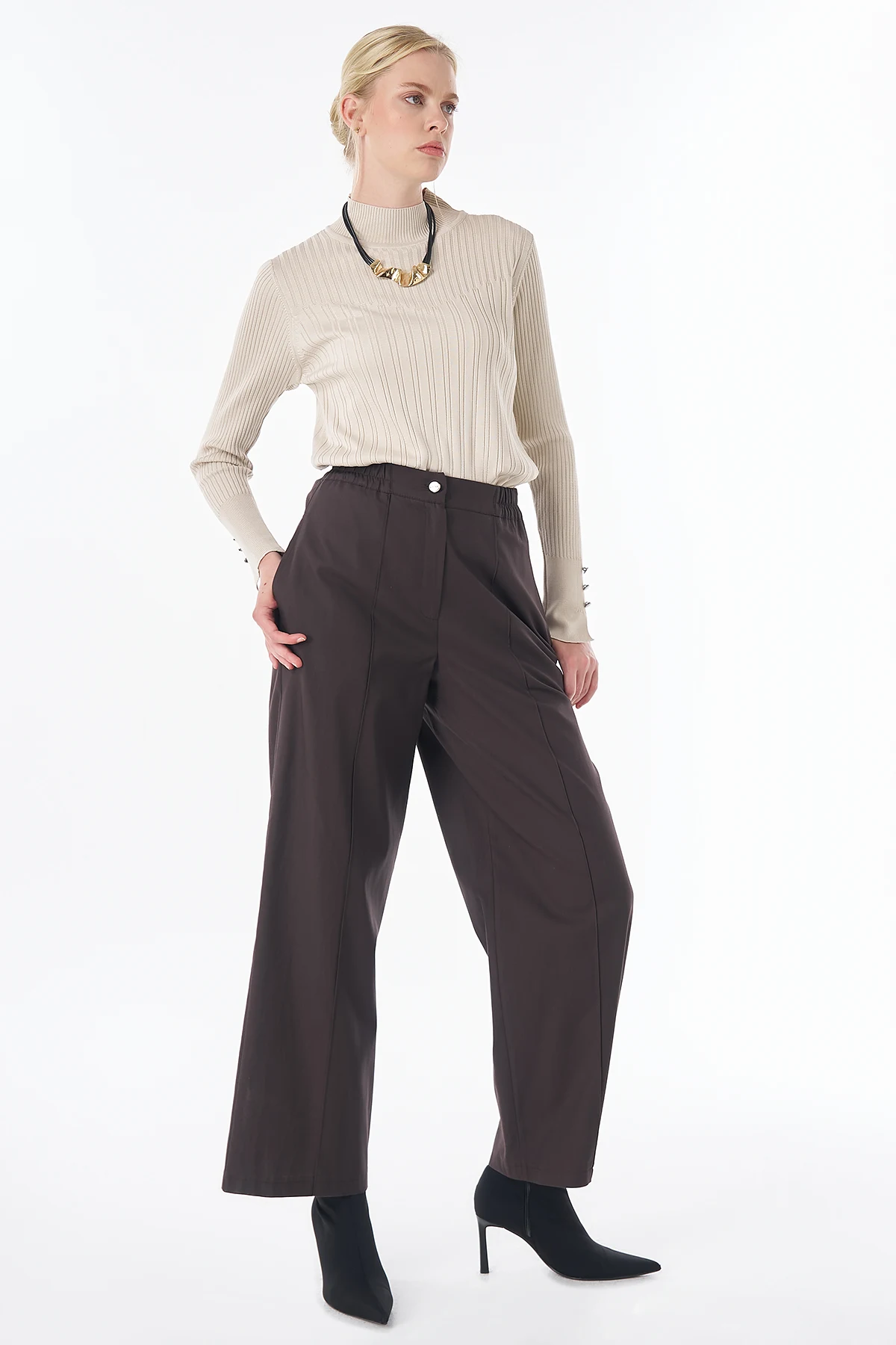 Elastic-Waist Trousers Brown 