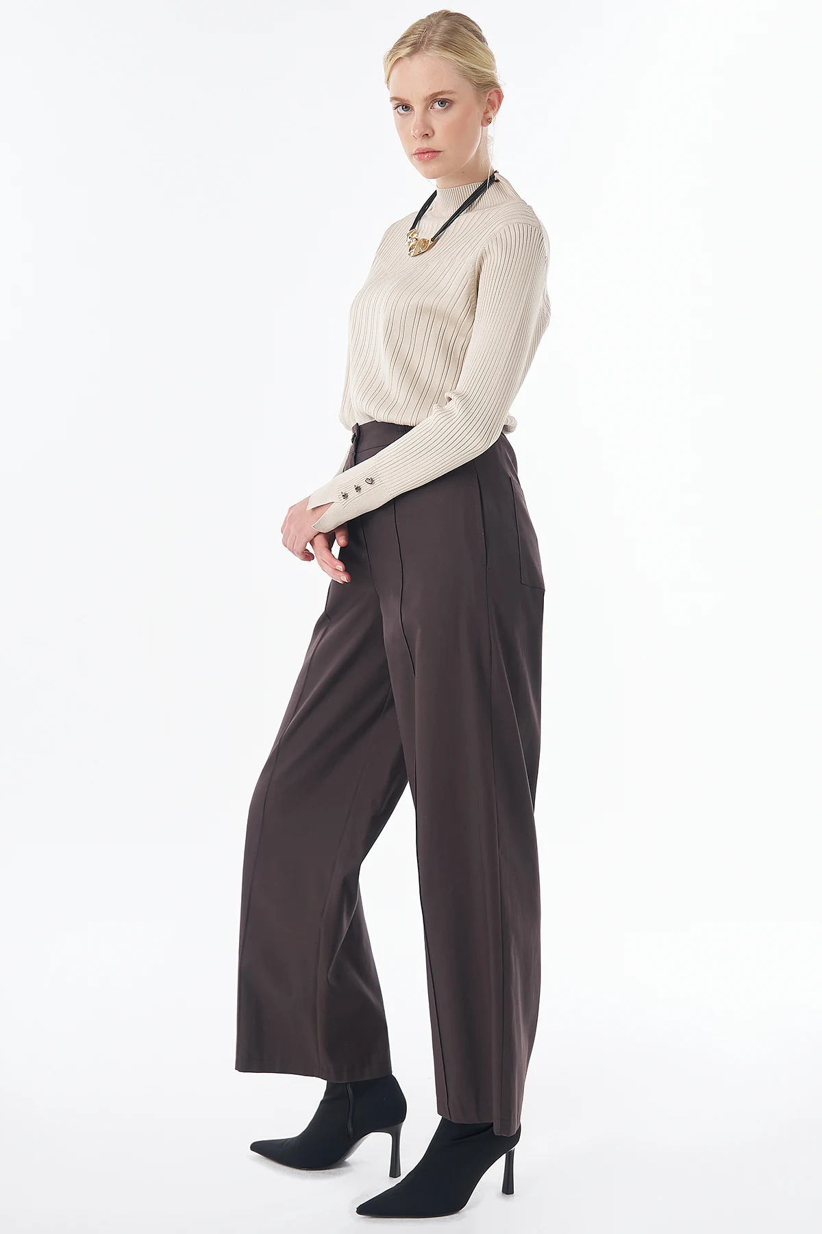 Elastic-Waist Trousers Brown 