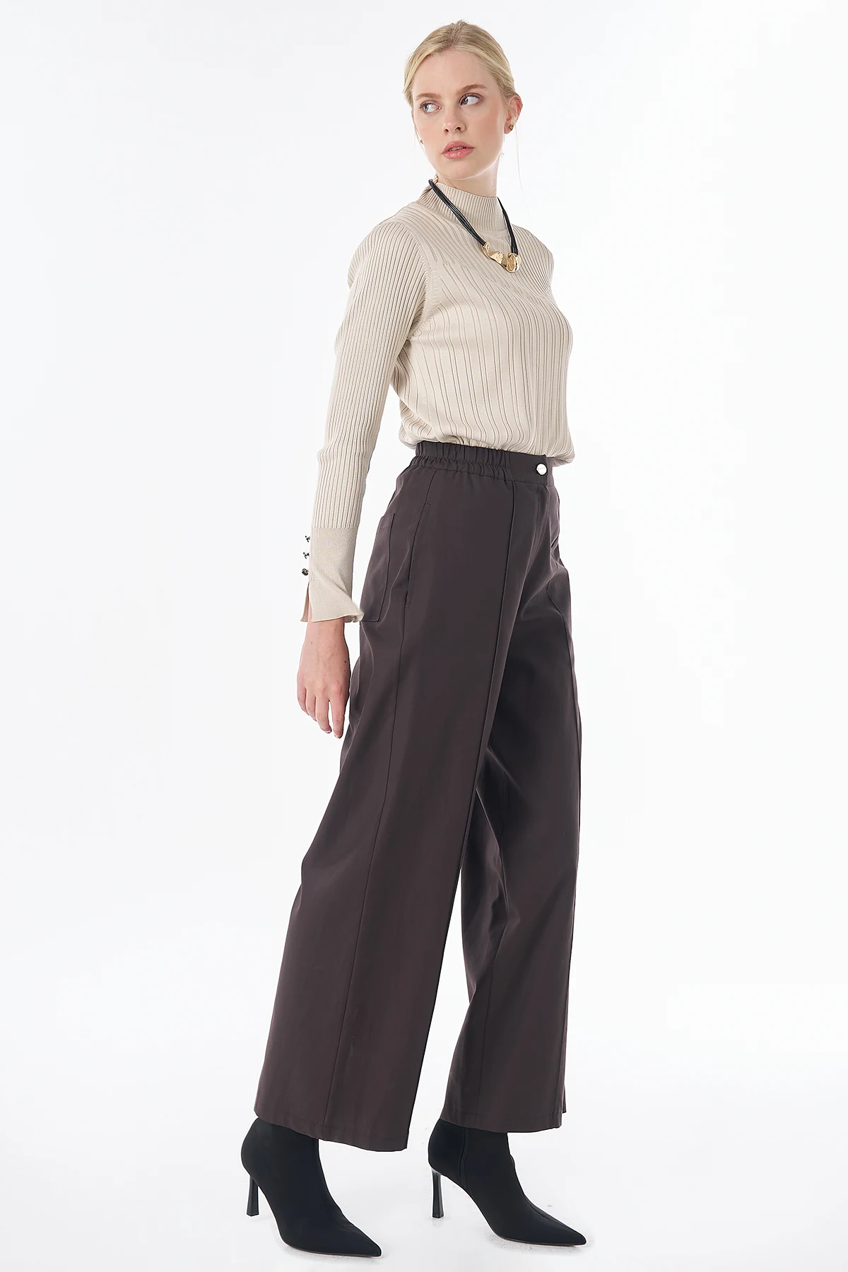 Elastic-Waist Trousers Brown 