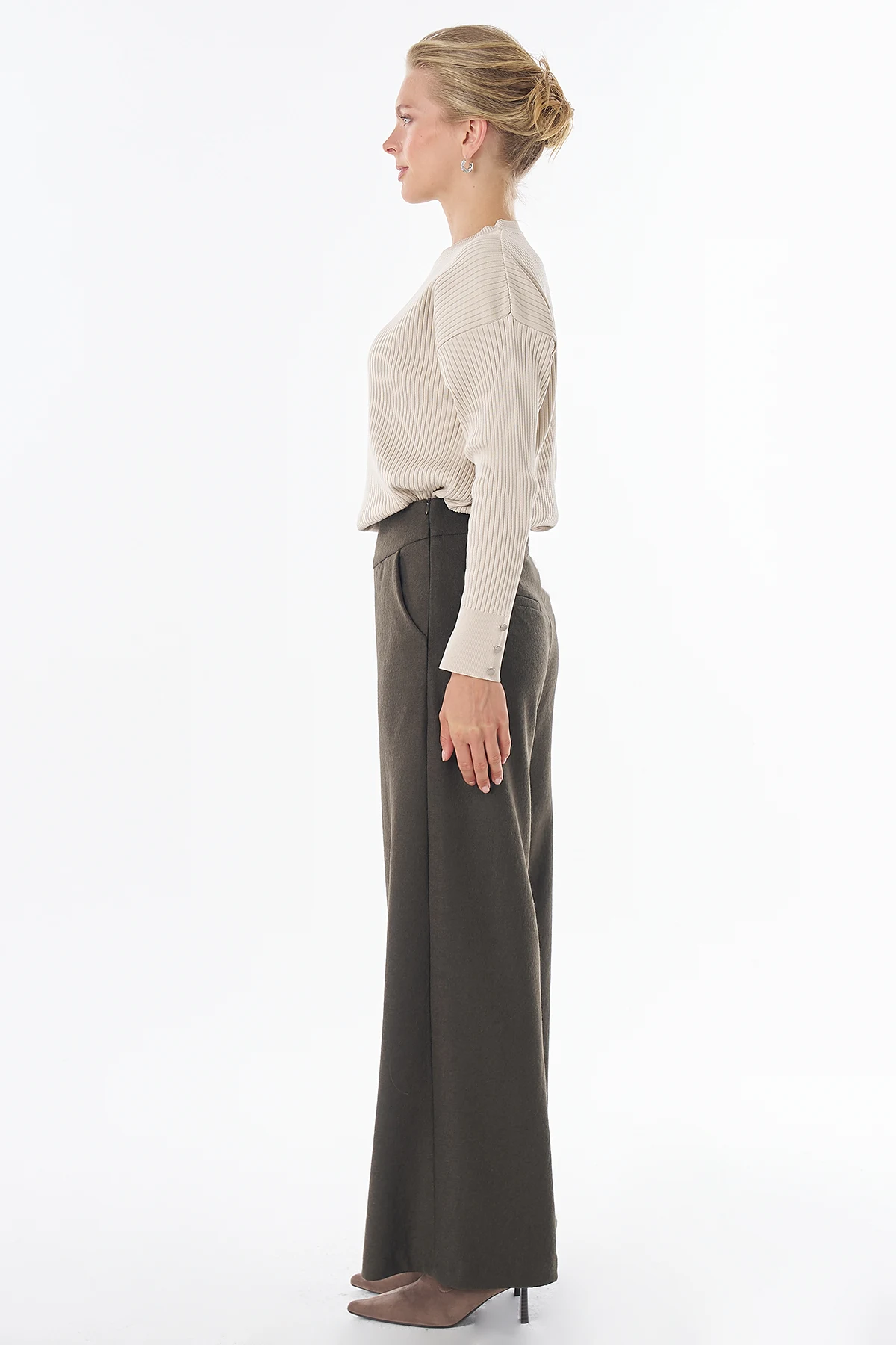 High-Waisted Wool Trousers - Khaki