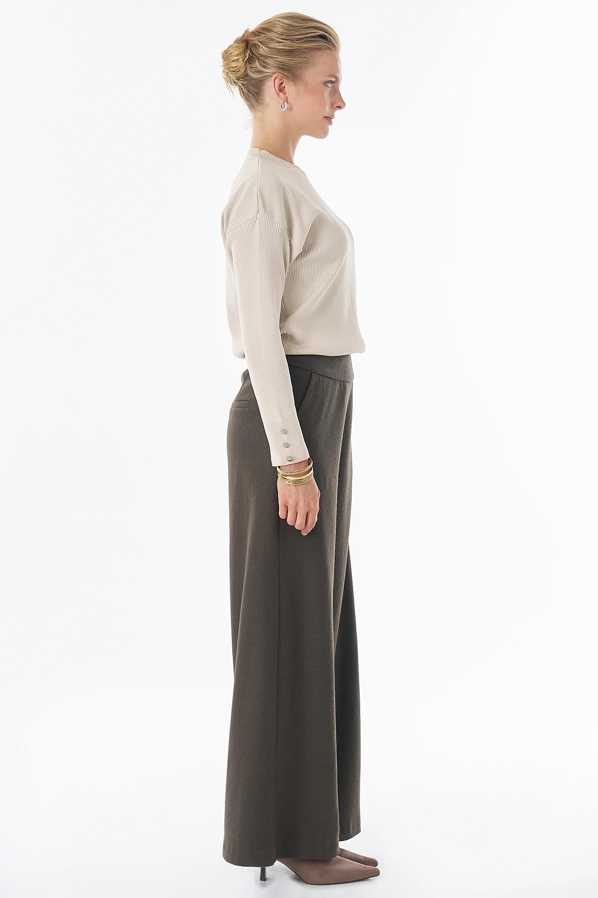 High-Waisted Wool Trousers - Khaki