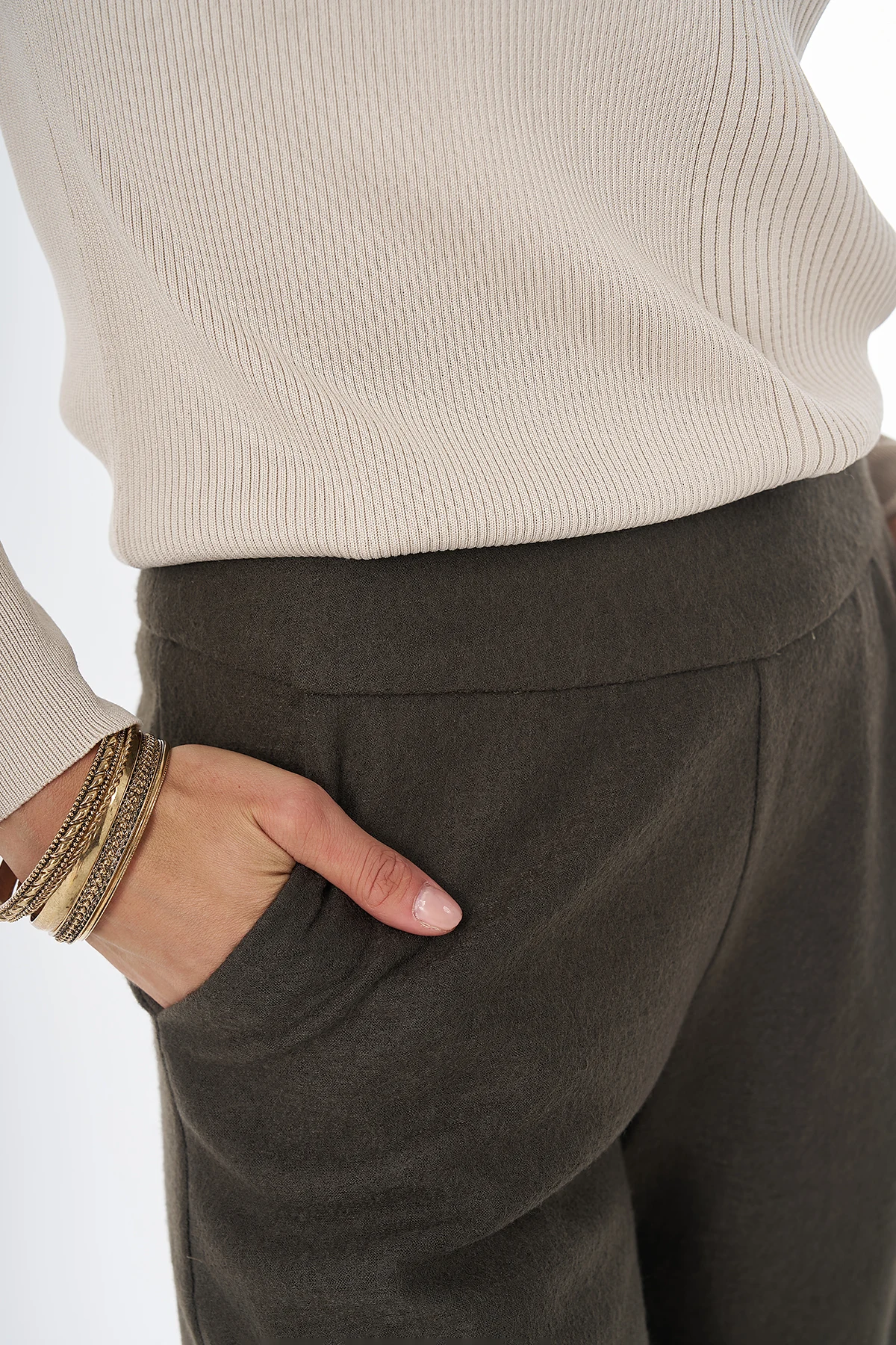 High-Waisted Wool Trousers - Khaki