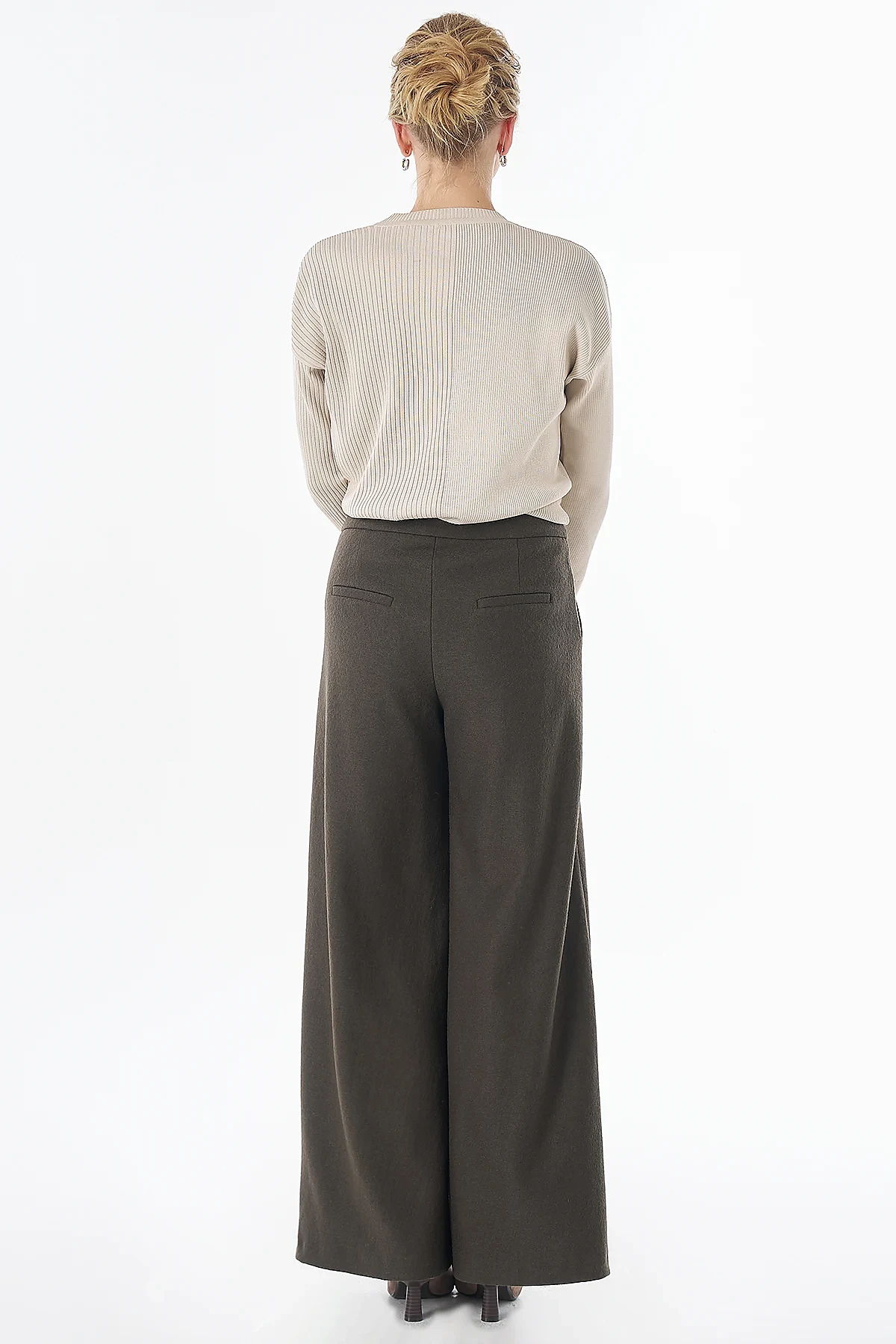 High-Waisted Wool Trousers - Khaki