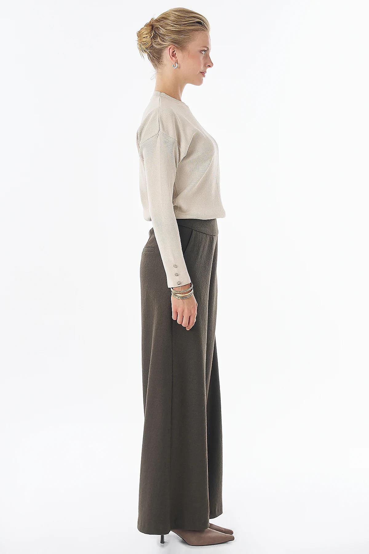 High-Waisted Wool Trousers - Khaki