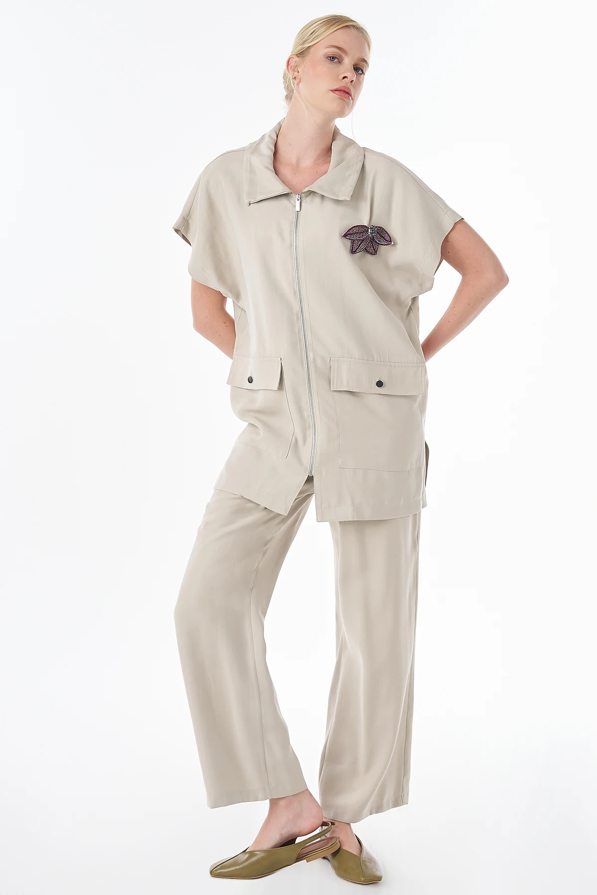 Broş Detaylı Rayon Takım Bej