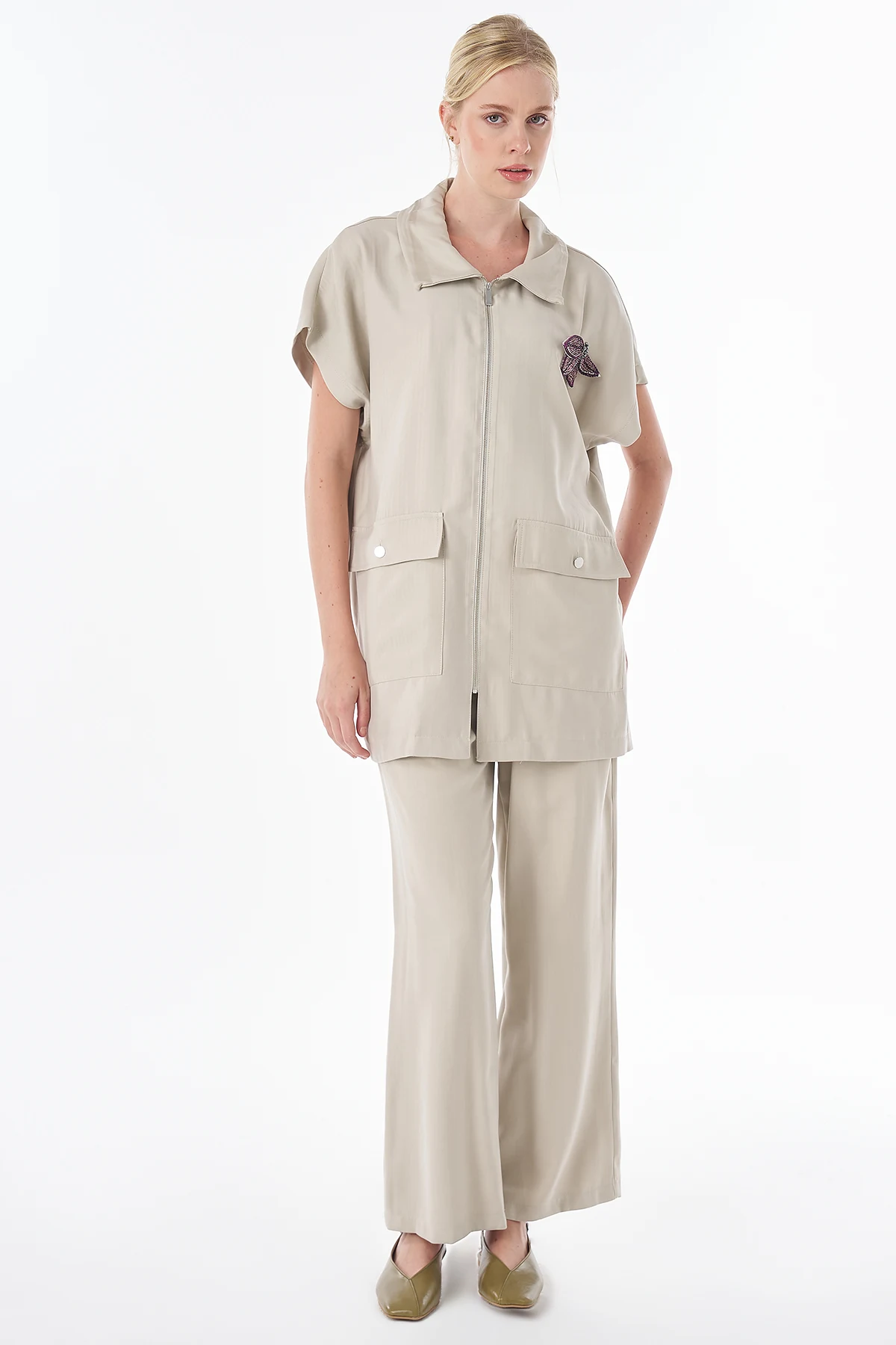 Broş Detaylı Rayon Takım Bej