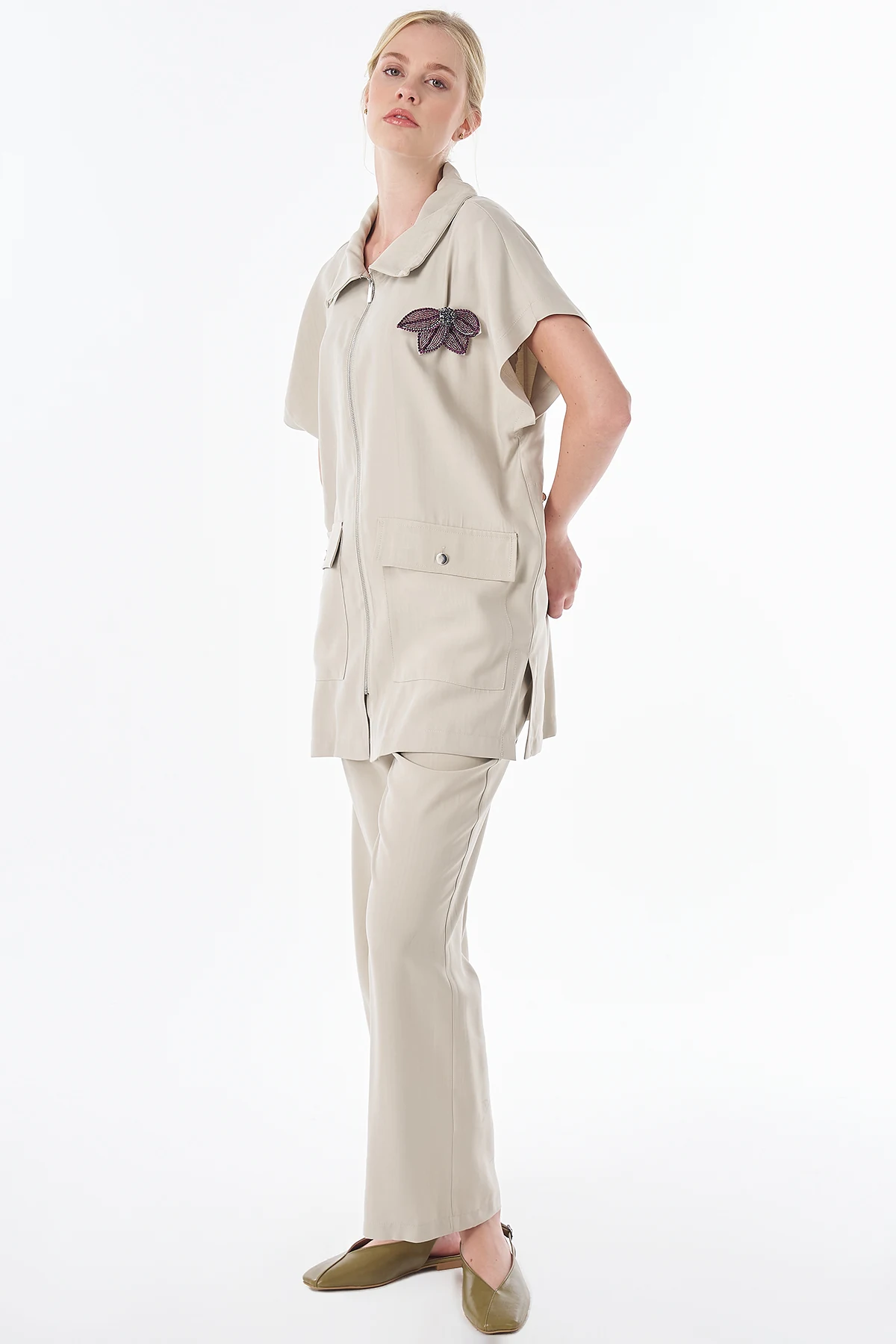 Broş Detaylı Rayon Takım Bej