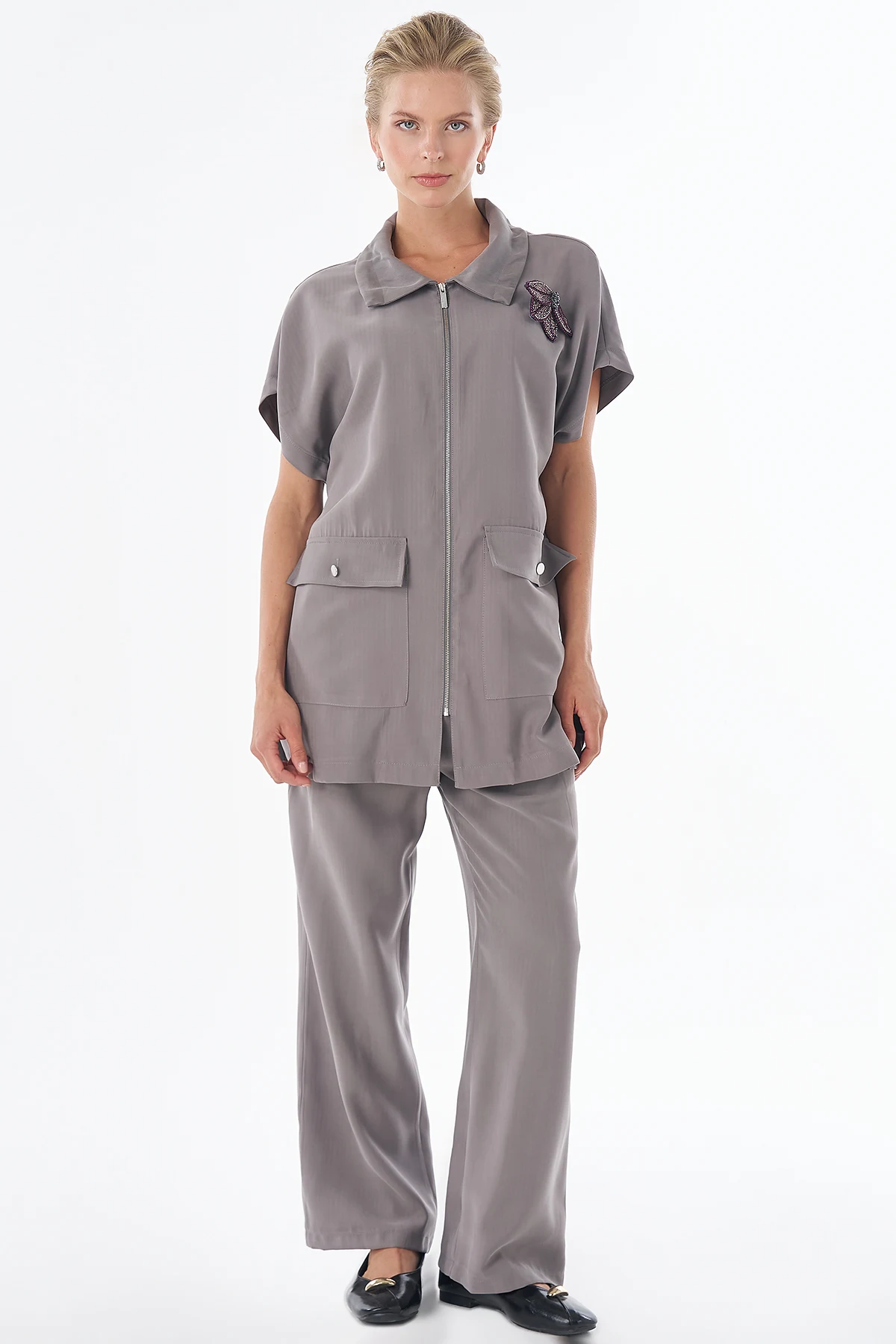 Broş Detaylı Rayon Takım Füme