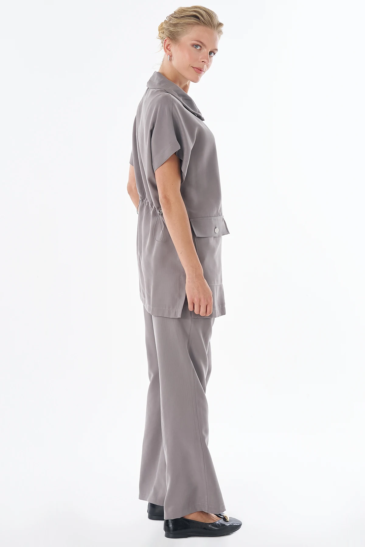 Broş Detaylı Rayon Takım Füme