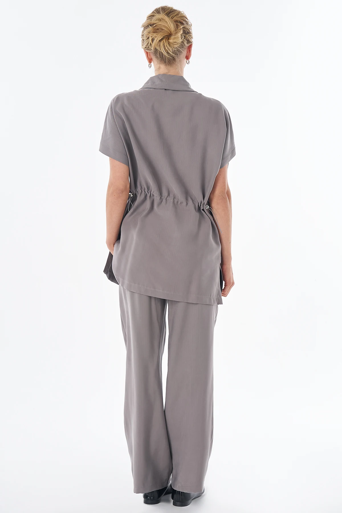 Broş Detaylı Rayon Takım Füme
