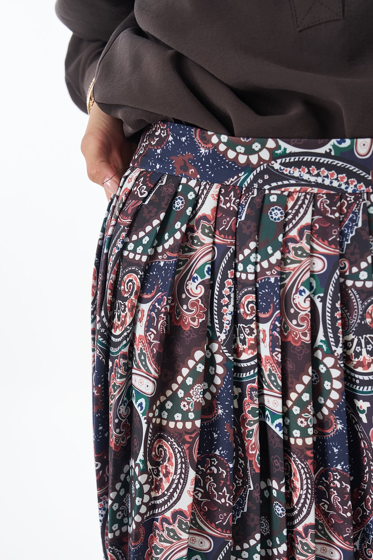 Scarf-Pattern Pleated Skirt Brown