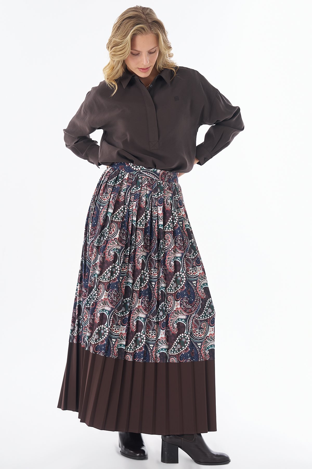 Scarf-Pattern Pleated Skirt Brown