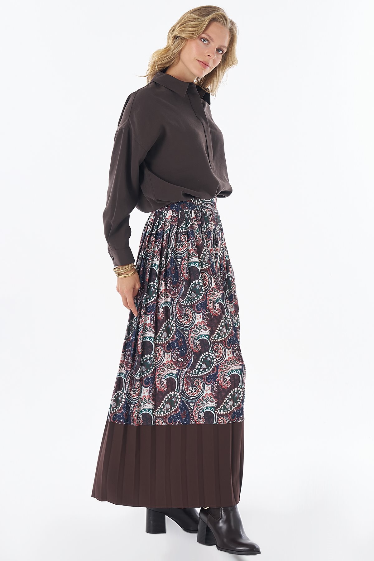 Scarf-Pattern Pleated Skirt Brown