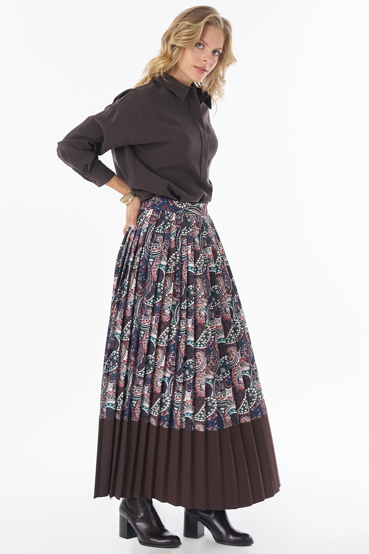 Scarf-Pattern Pleated Skirt Brown