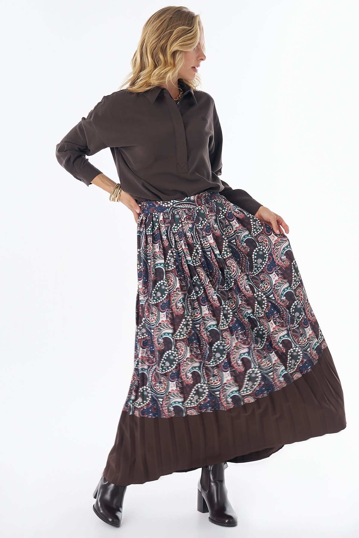 Scarf-Pattern Pleated Skirt Brown
