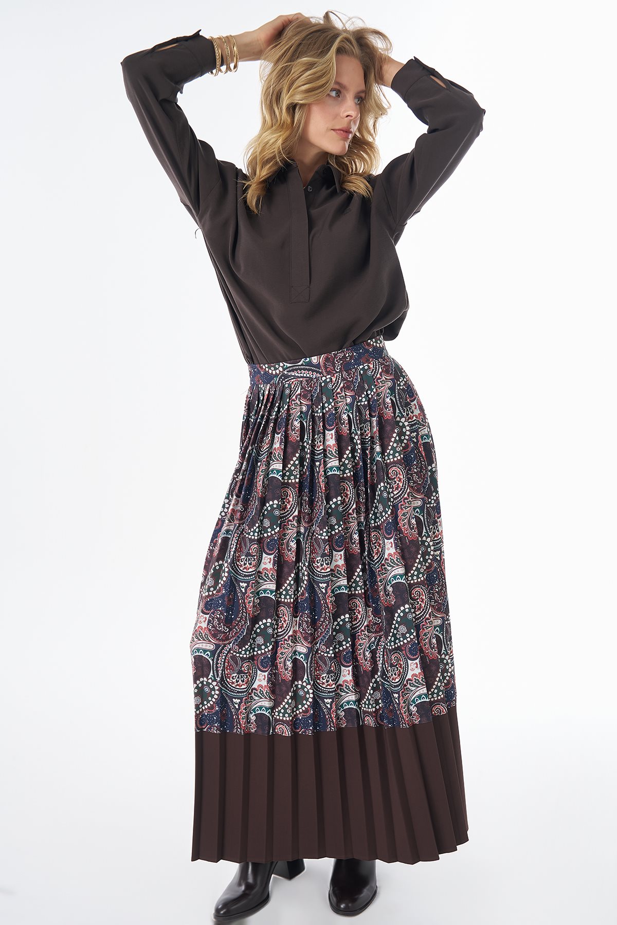 Scarf-Pattern Pleated Skirt Brown