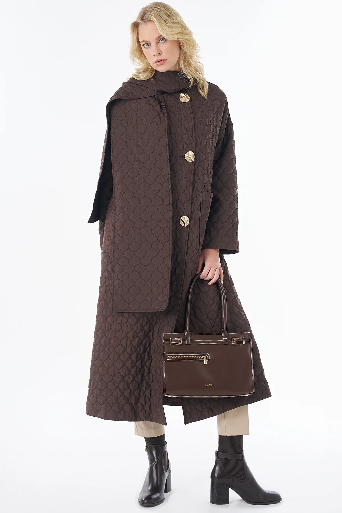 Quilted Pattern Slip-On with Scarf Brown