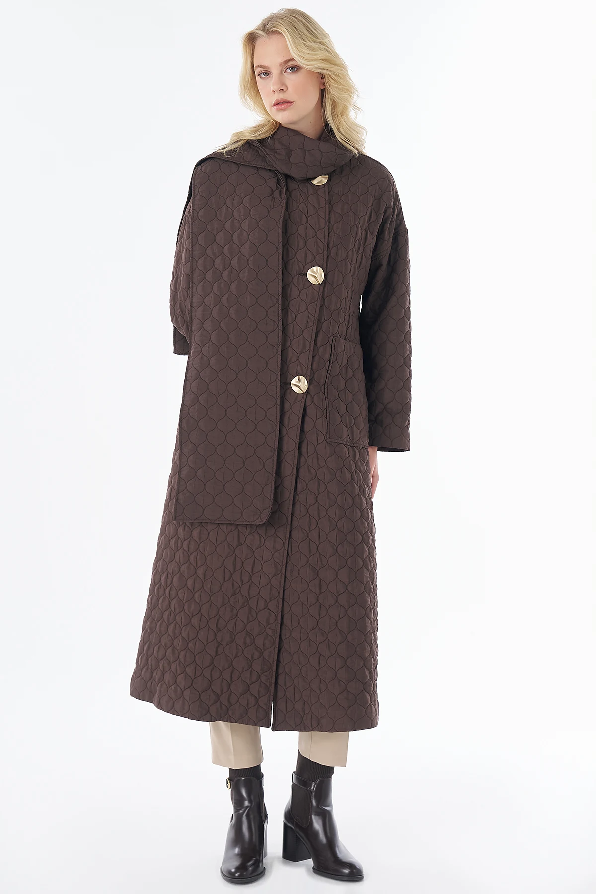 Quilted Pattern Slip-On with Scarf Brown