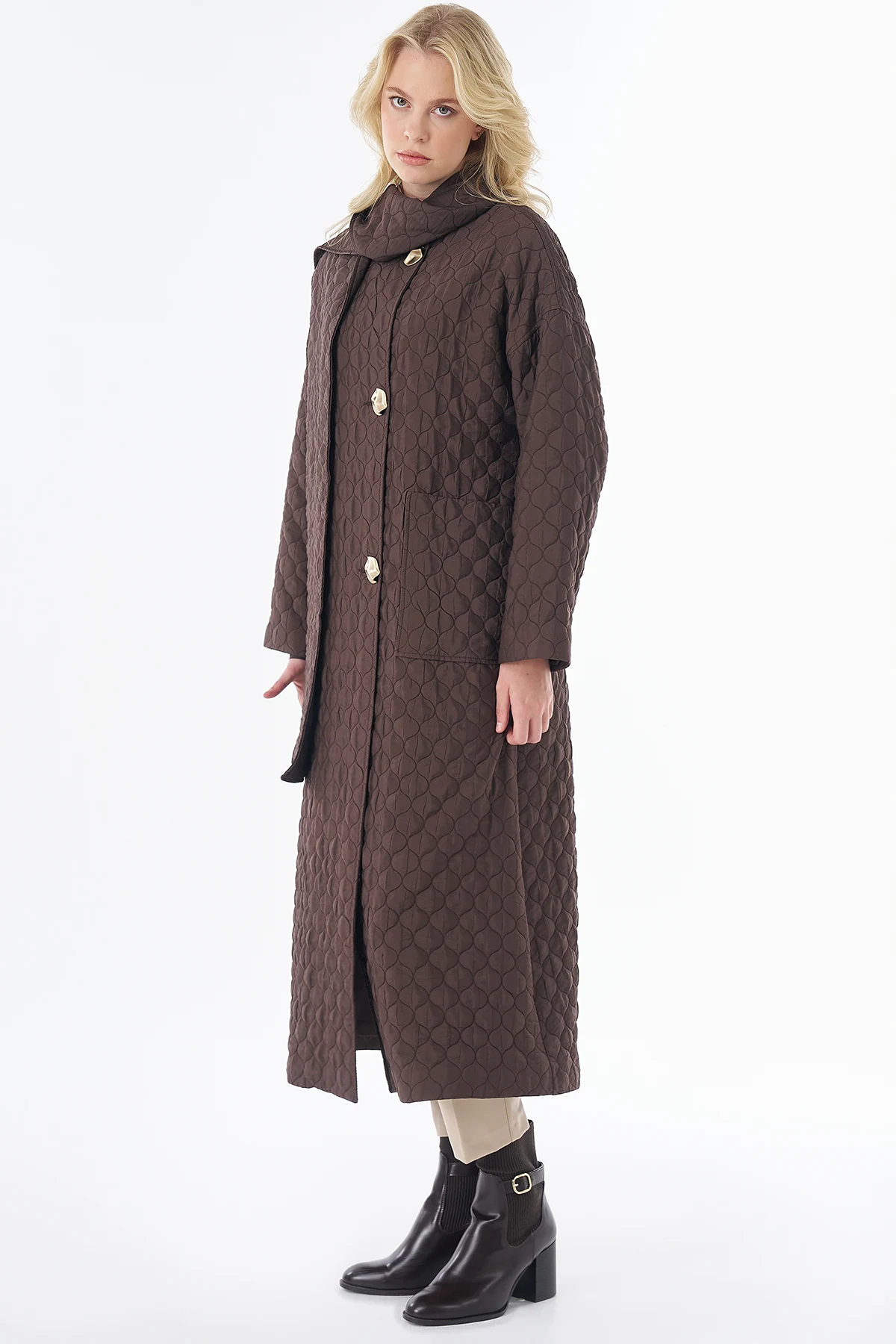 Quilted Pattern Slip-On with Scarf Brown