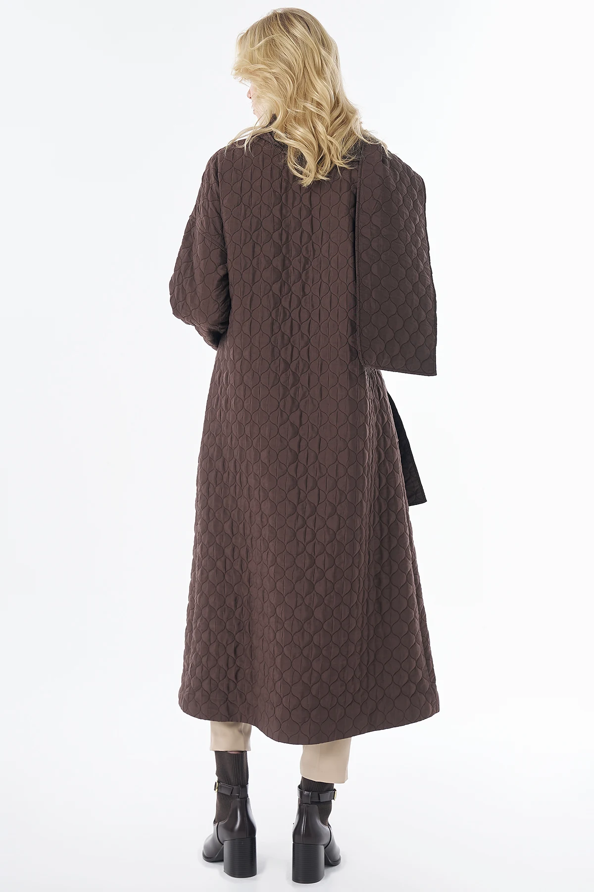 Quilted Pattern Slip-On with Scarf Brown