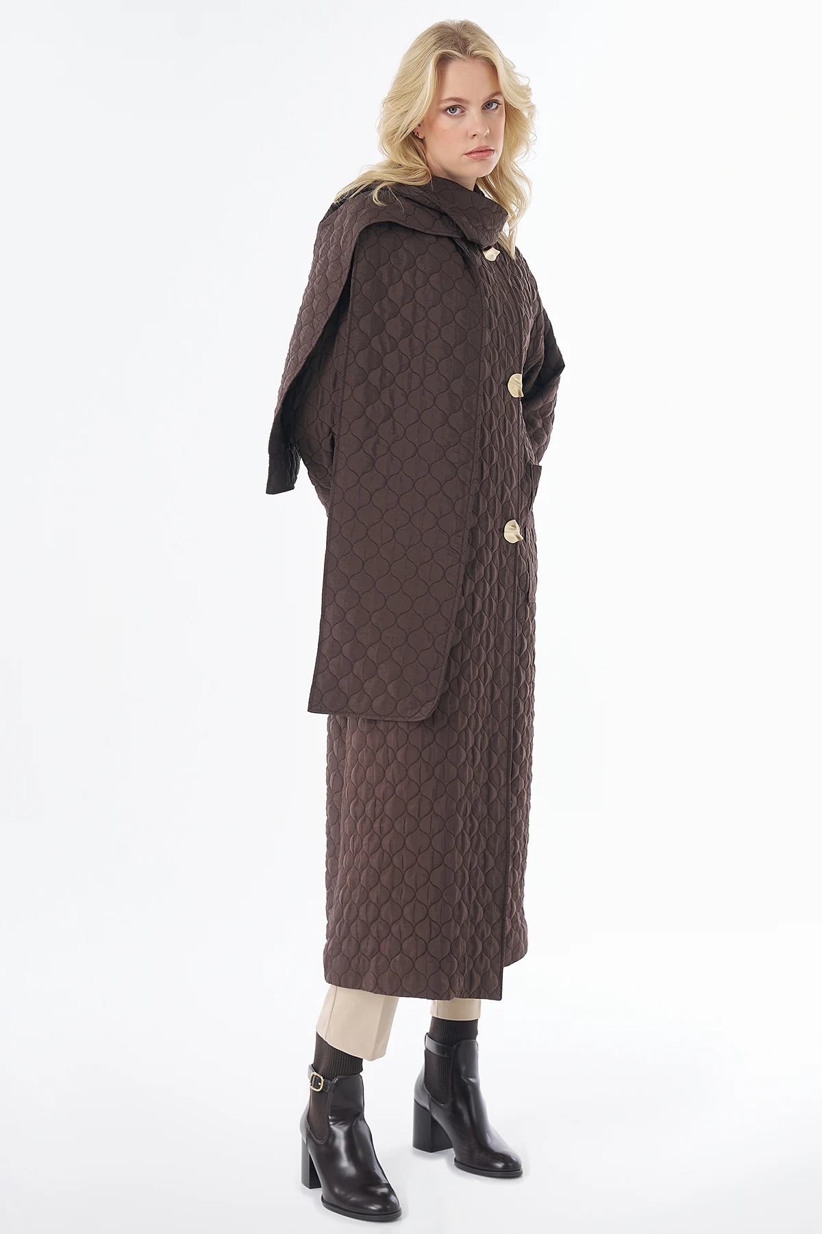 Quilted Pattern Slip-On with Scarf Brown