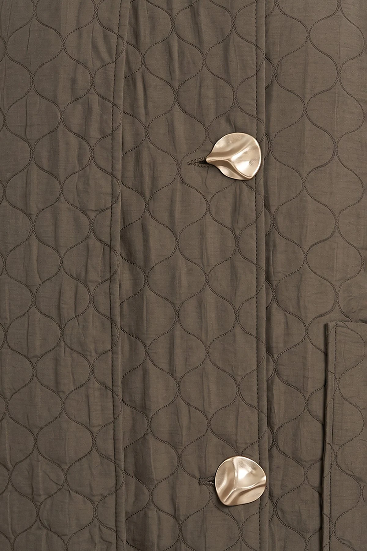 Quilted Pattern Slip-On with Scarf Khaki