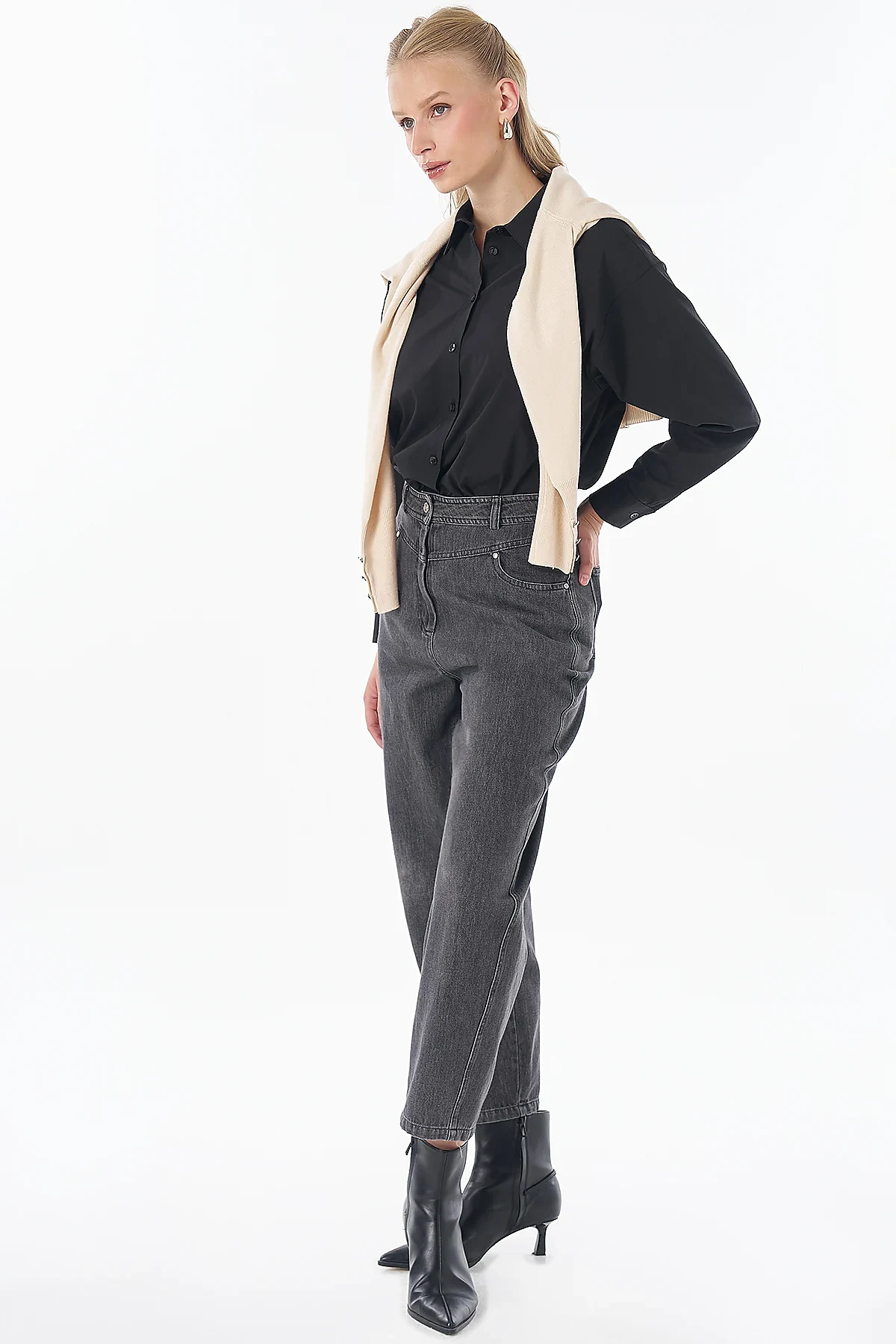 Washed Carrot-Leg Trousers Black